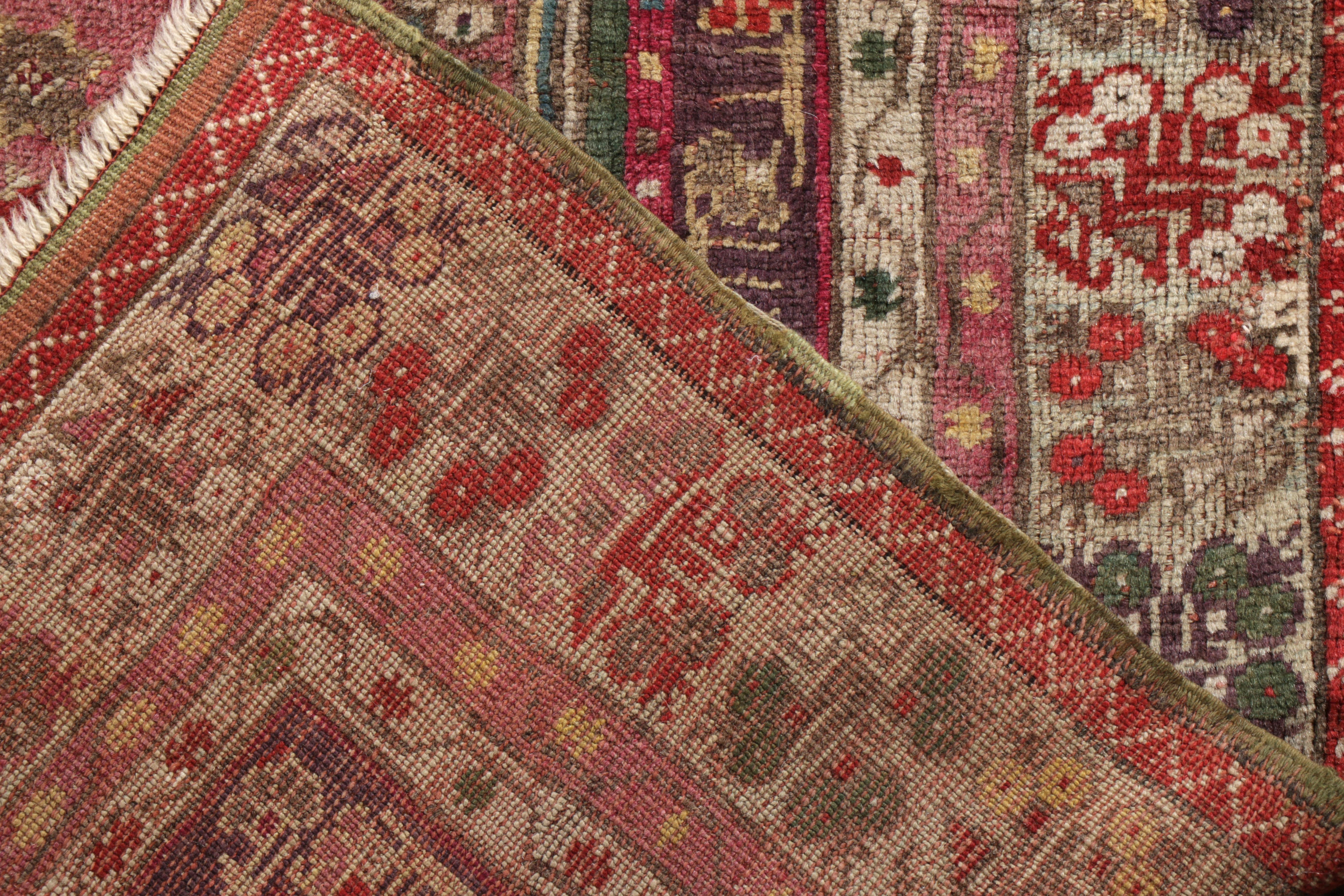 Antiker anatolischer antiker Teppich in Rosa & Grün mit geometrischem Muster von Teppich & Kelim (Handgeknüpft) im Angebot