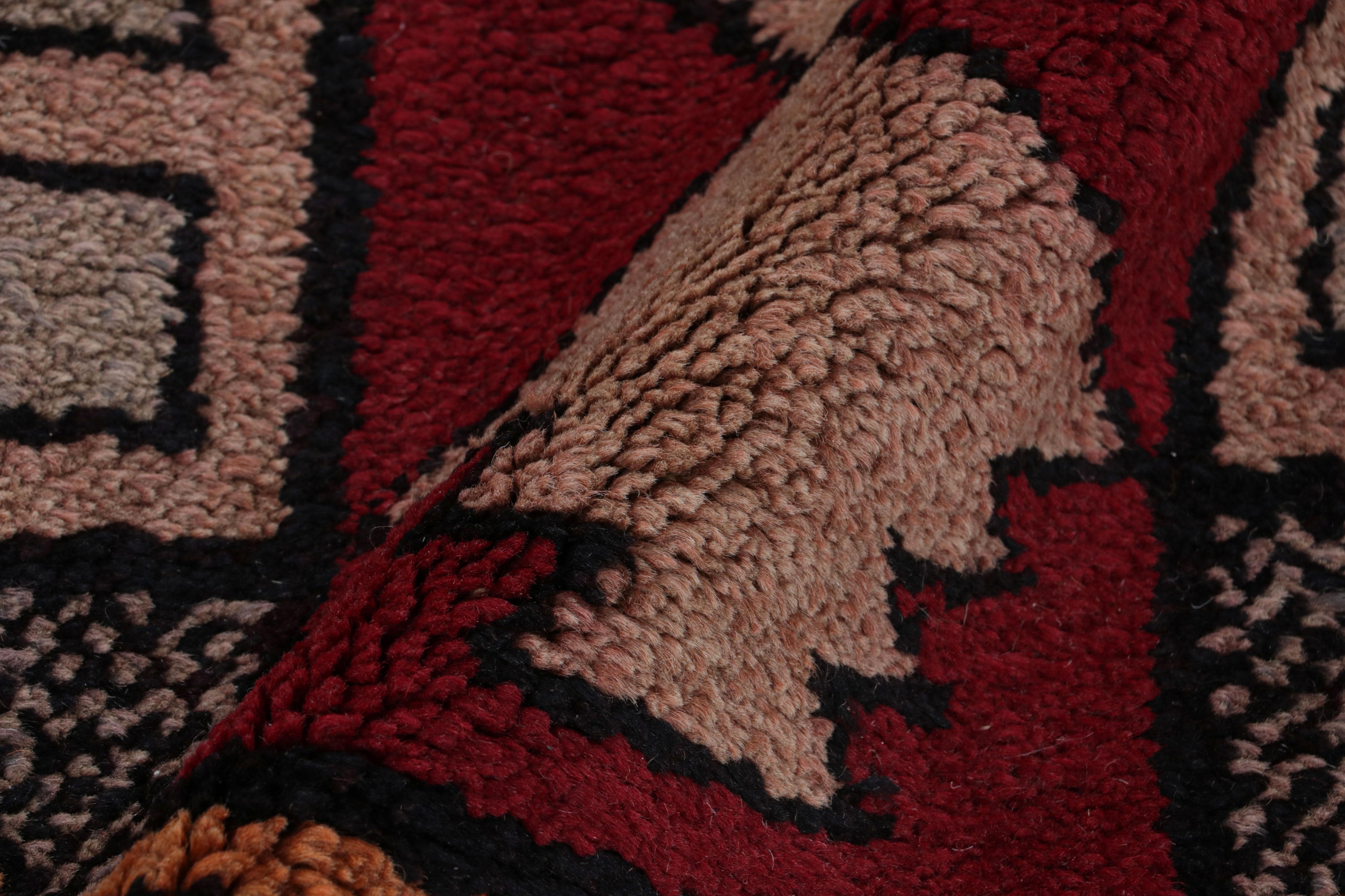 Alfombra antigua Axminster dorada y roja con atrevidos motivos geométricos - Rug & Kilim principios del siglo XX en venta