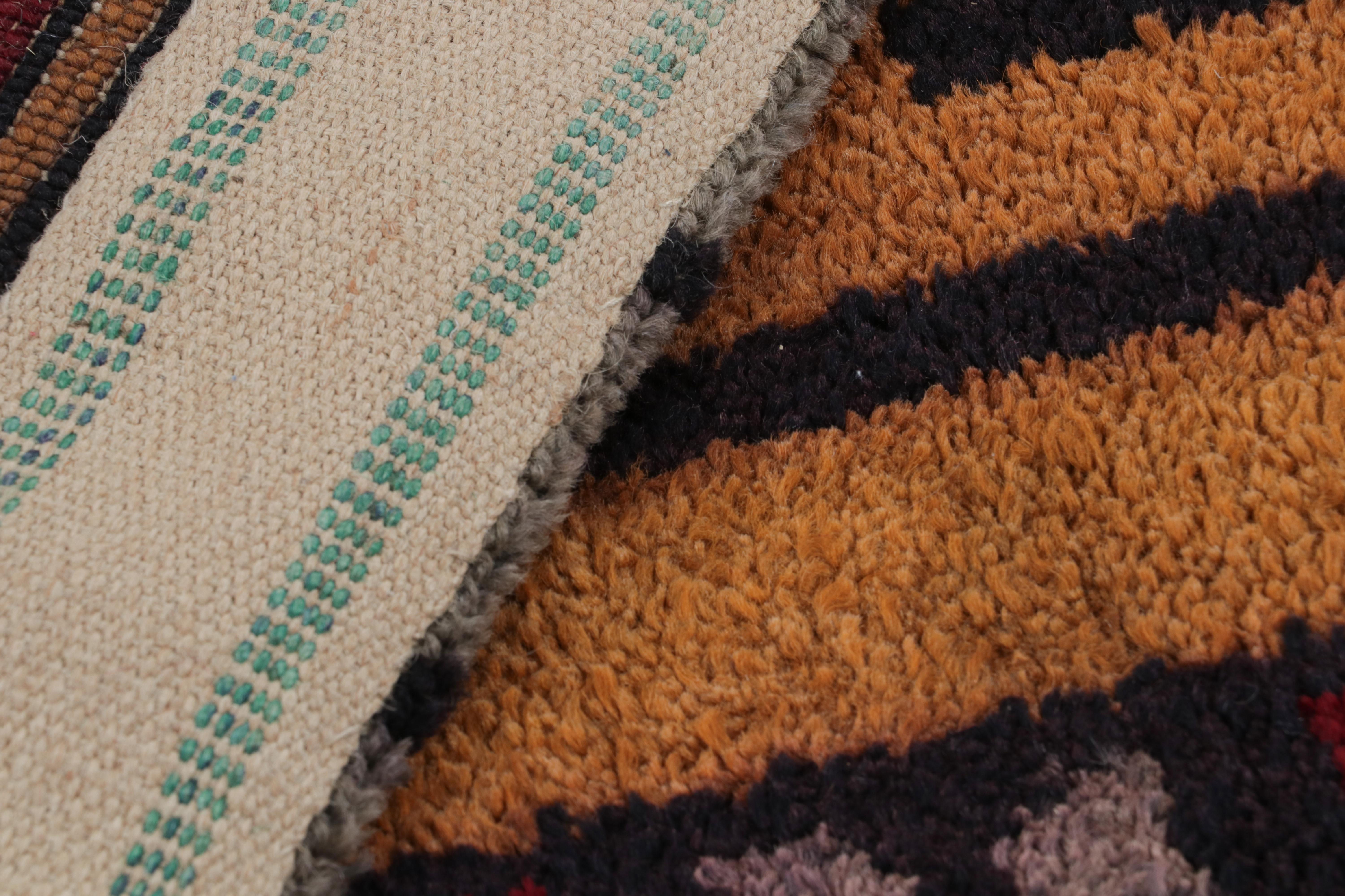 Alfombra antigua Axminster dorada y roja con atrevidos motivos geométricos - Rug & Kilim Lana en venta