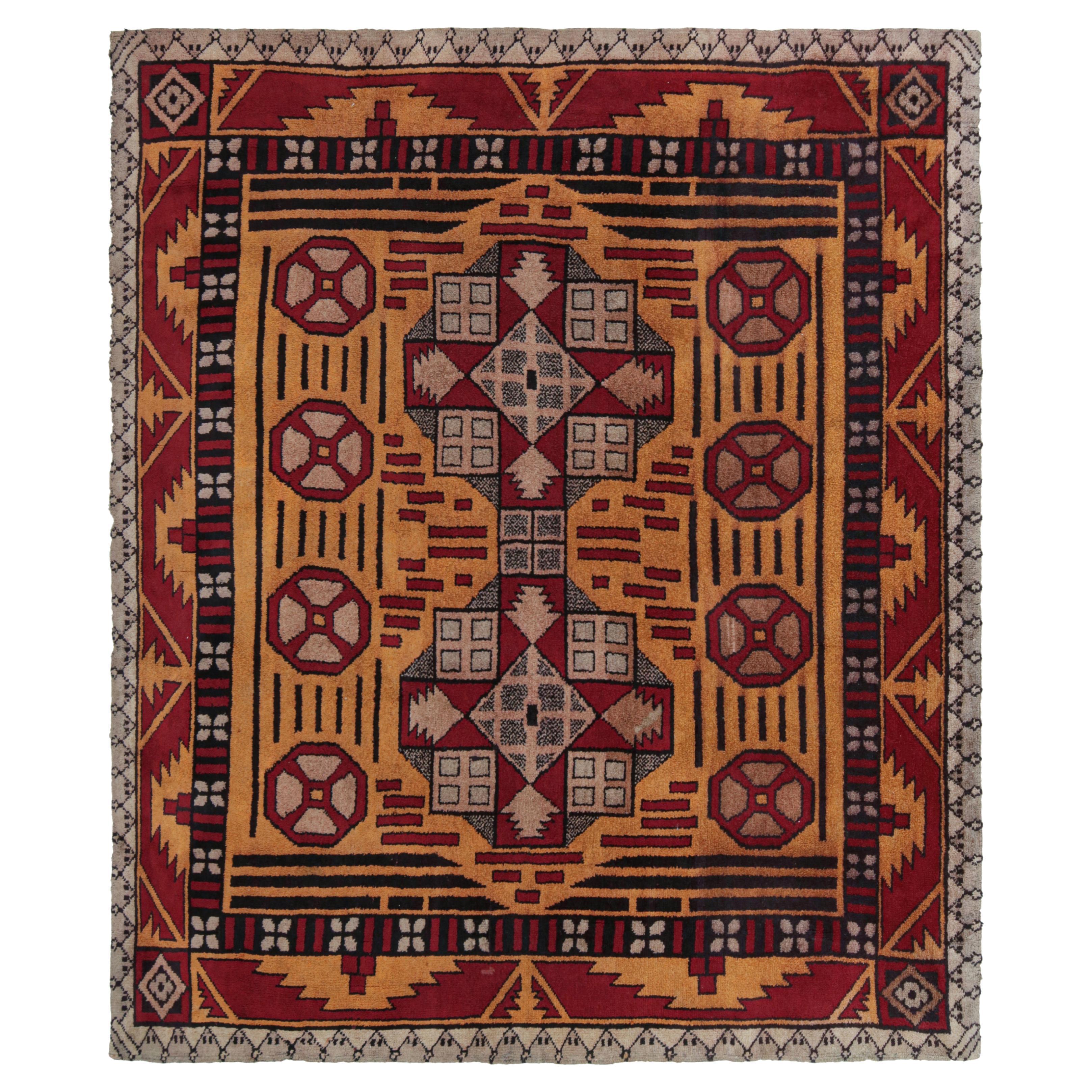 Alfombra antigua Axminster dorada y roja con atrevidos motivos geométricos - Rug & Kilim