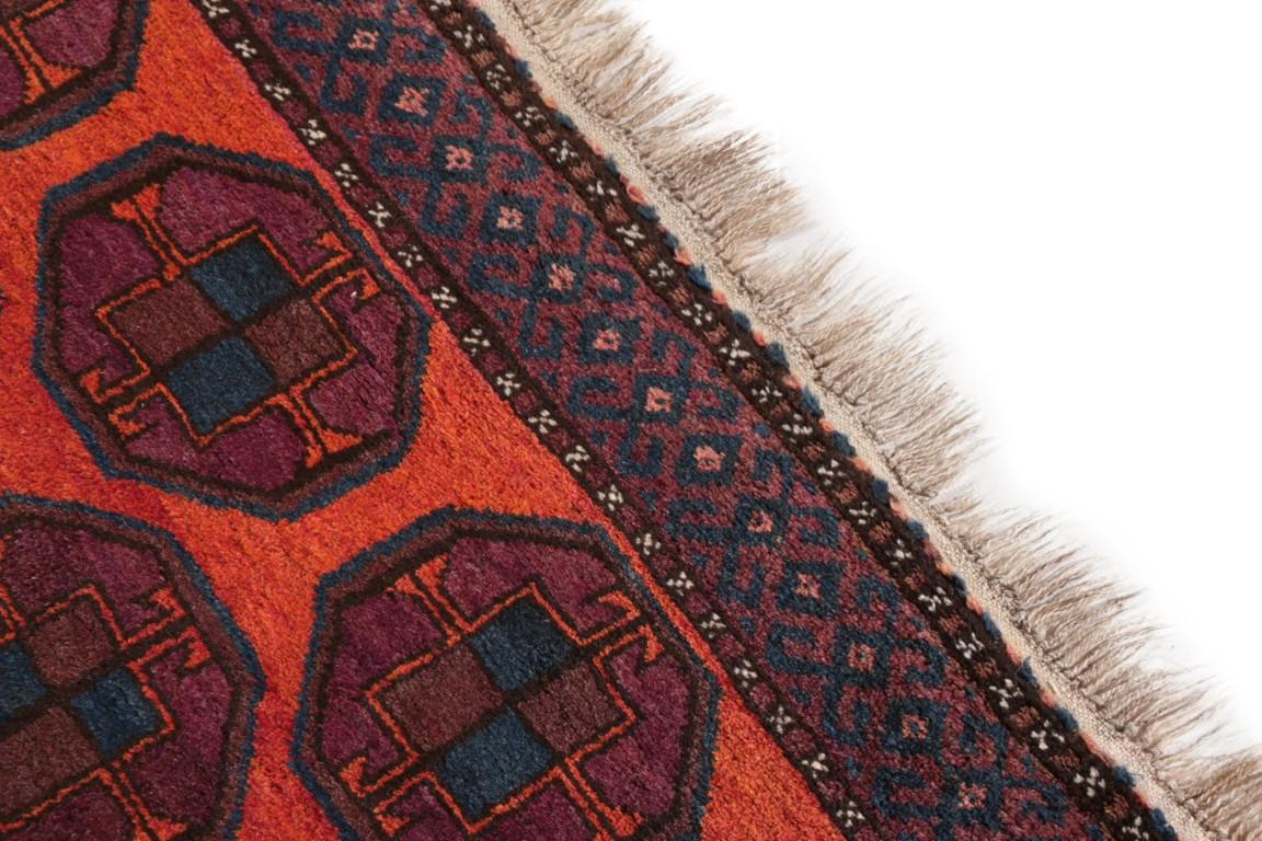 Handgeknüpfter antiker Baluch-Teppich in Rot-Blau mit geometrischem Stammesmuster (Türkisch) im Angebot