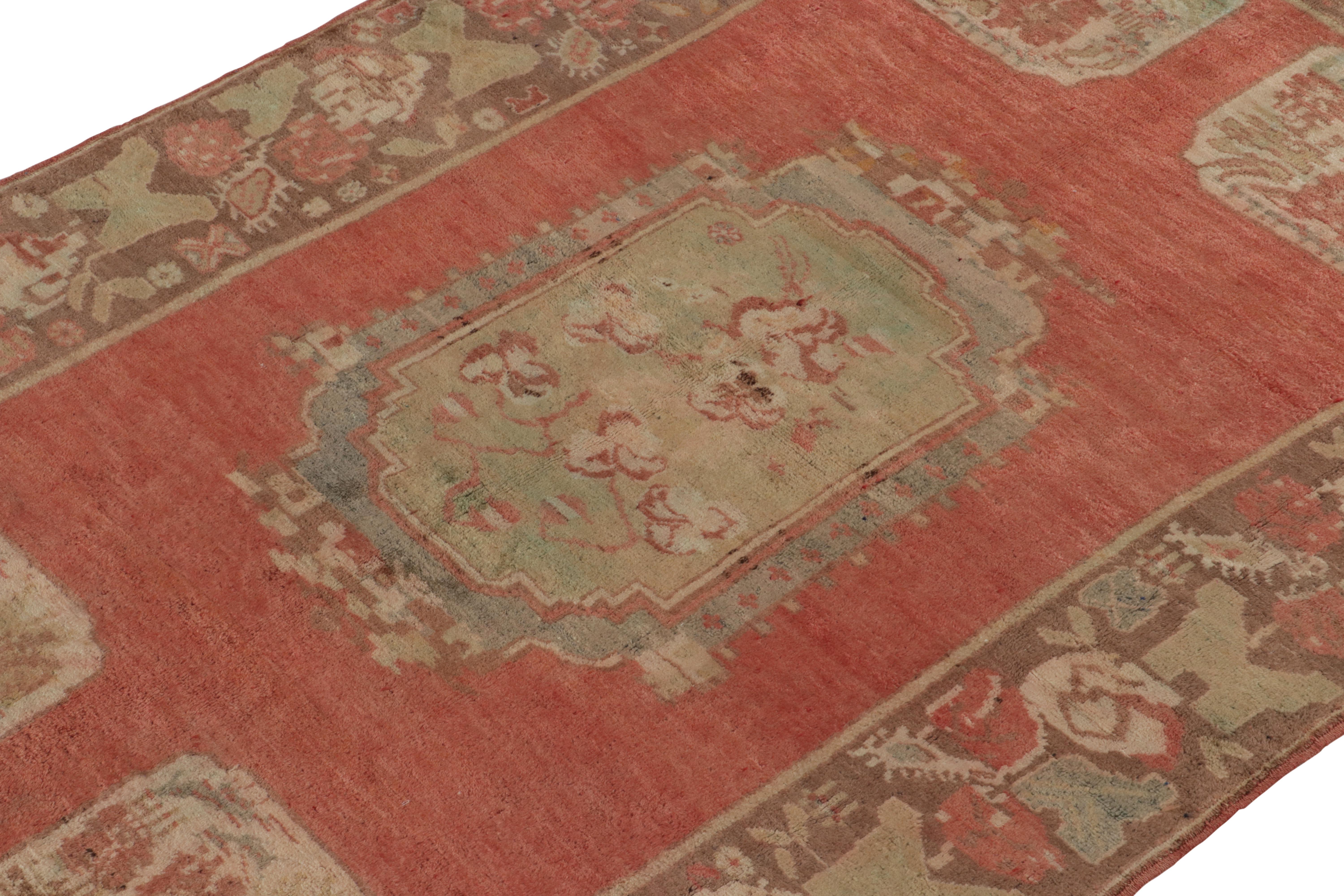 Handgeknüpfter antiker bessarabischer Teppich in rotem Medaillon mit Blumenmuster von Teppich & Kelim (Türkisch) im Angebot