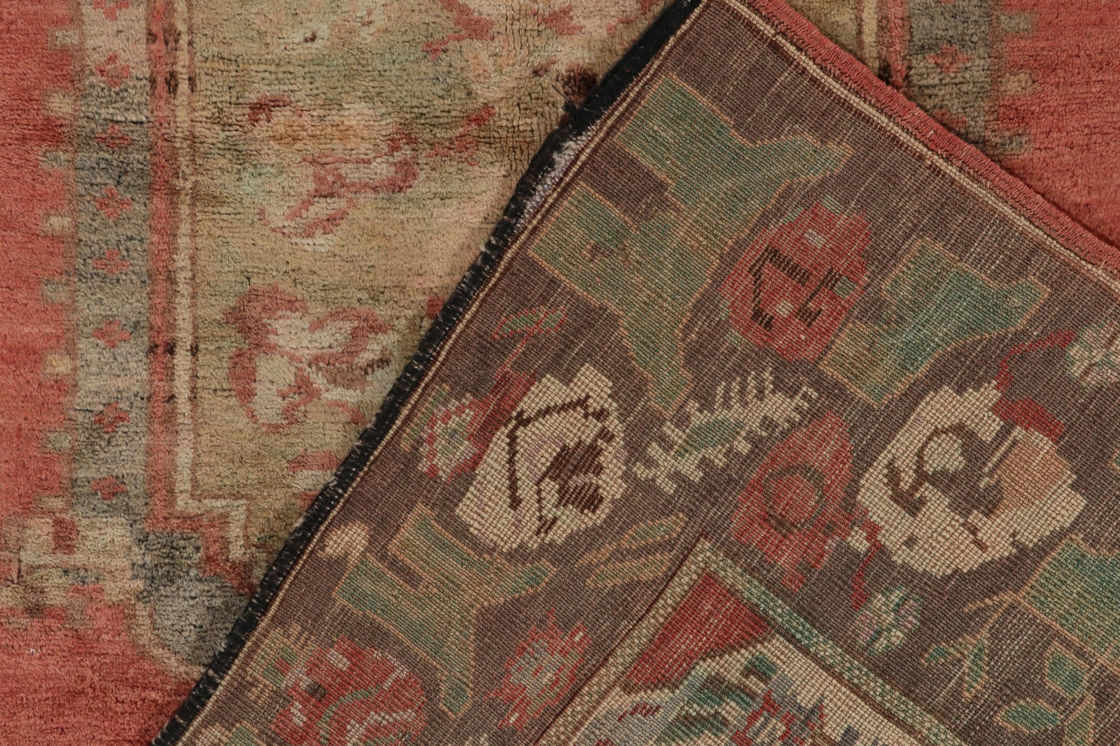 Handgeknüpfter antiker bessarabischer Teppich in rotem Medaillon mit Blumenmuster von Teppich & Kelim (Wolle) im Angebot