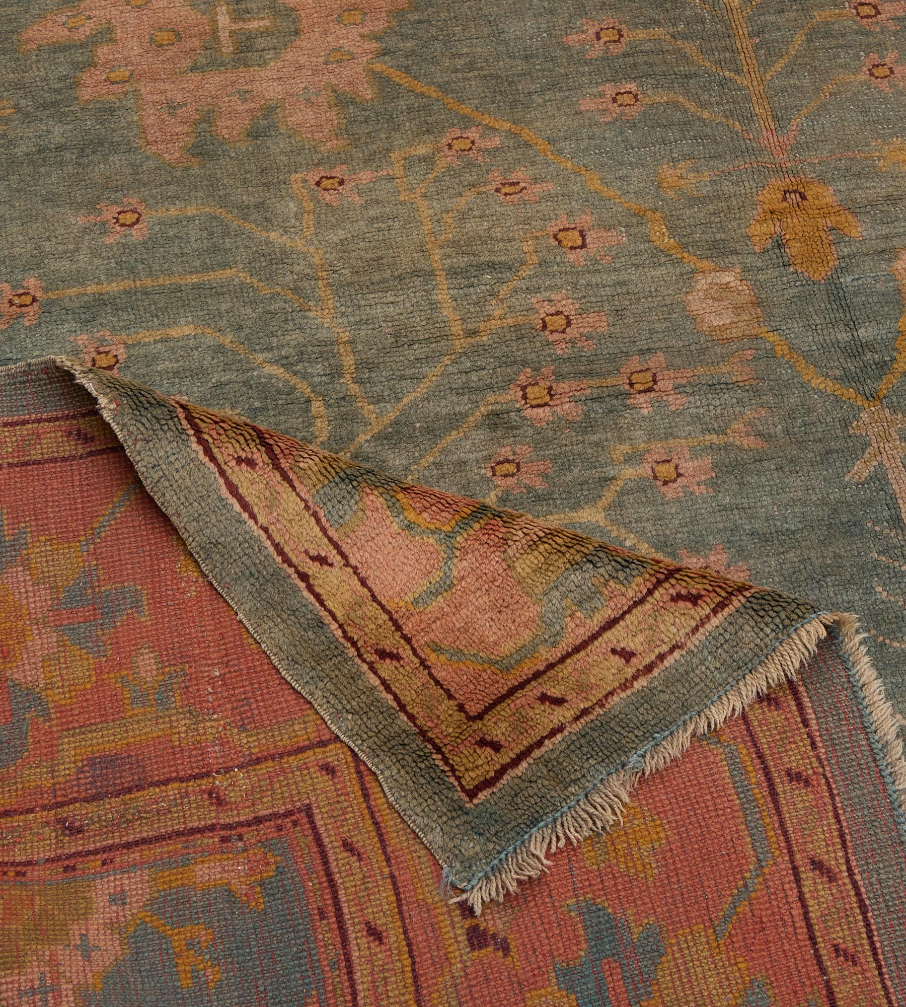Handgeknüpfter antiker, geblümter Oushak-Teppich aus der Zeit um 1880 im Angebot 5