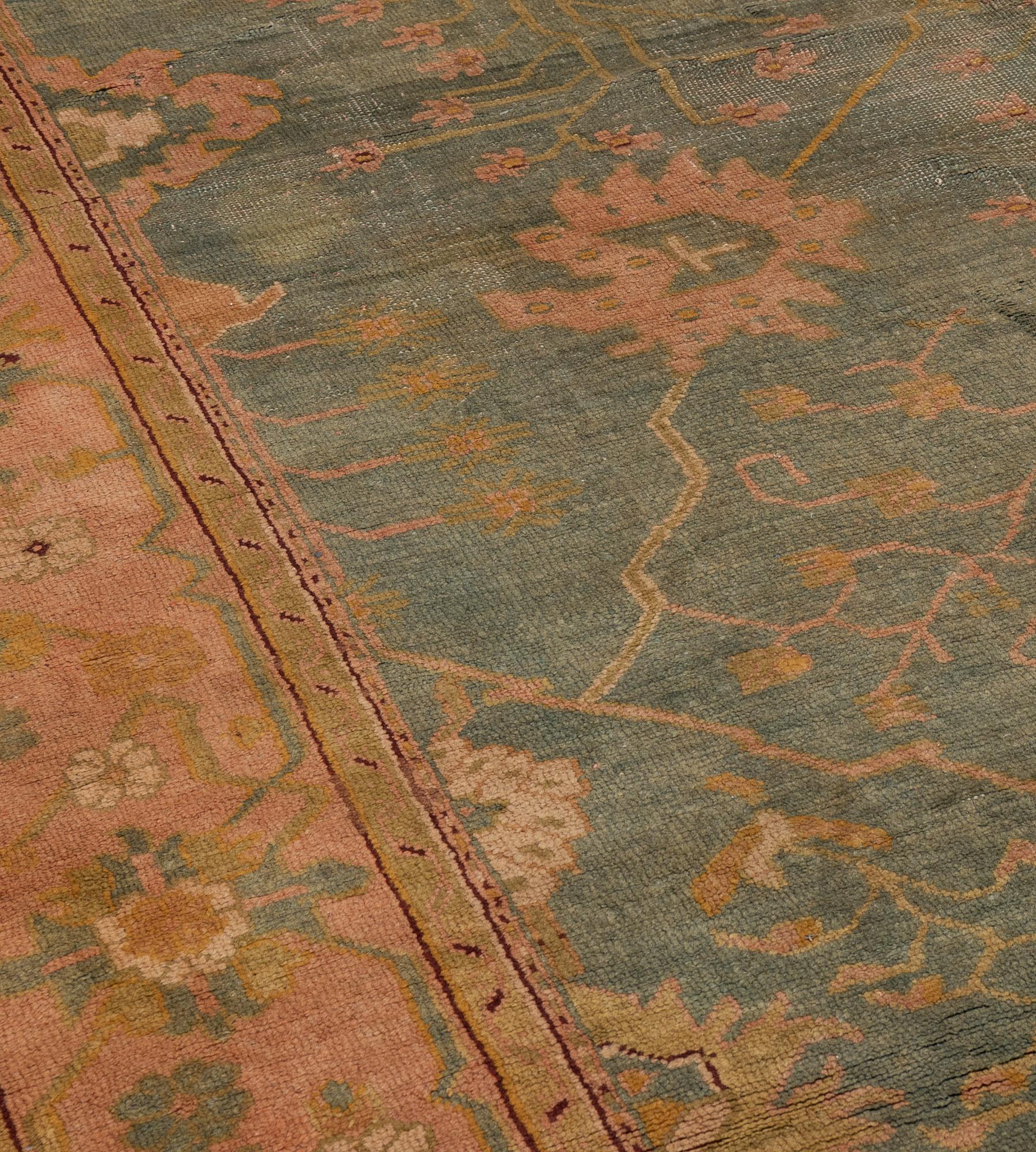Handgeknüpfter antiker, geblümter Oushak-Teppich aus der Zeit um 1880 im Angebot 1