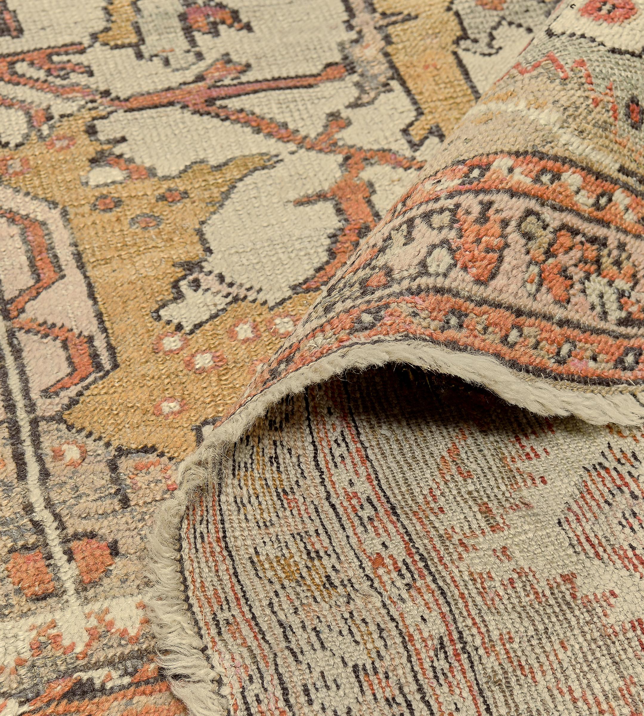Knots Rugs Antiques Circa-1880 Ivory floral Anatolian Ghordes noués à la main en vente 4