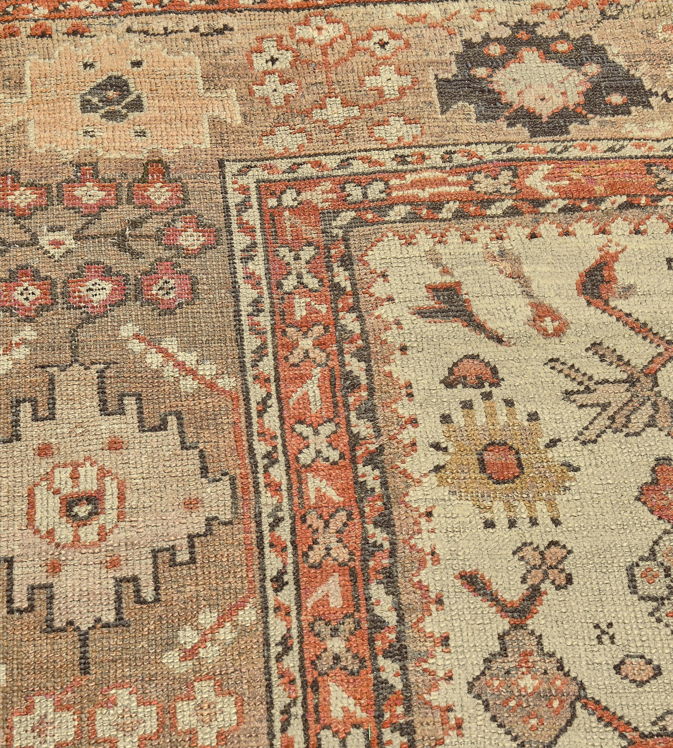 Knots Rugs Antiques Circa-1880 Ivory floral Anatolian Ghordes noués à la main Bon état - En vente à West Hollywood, CA