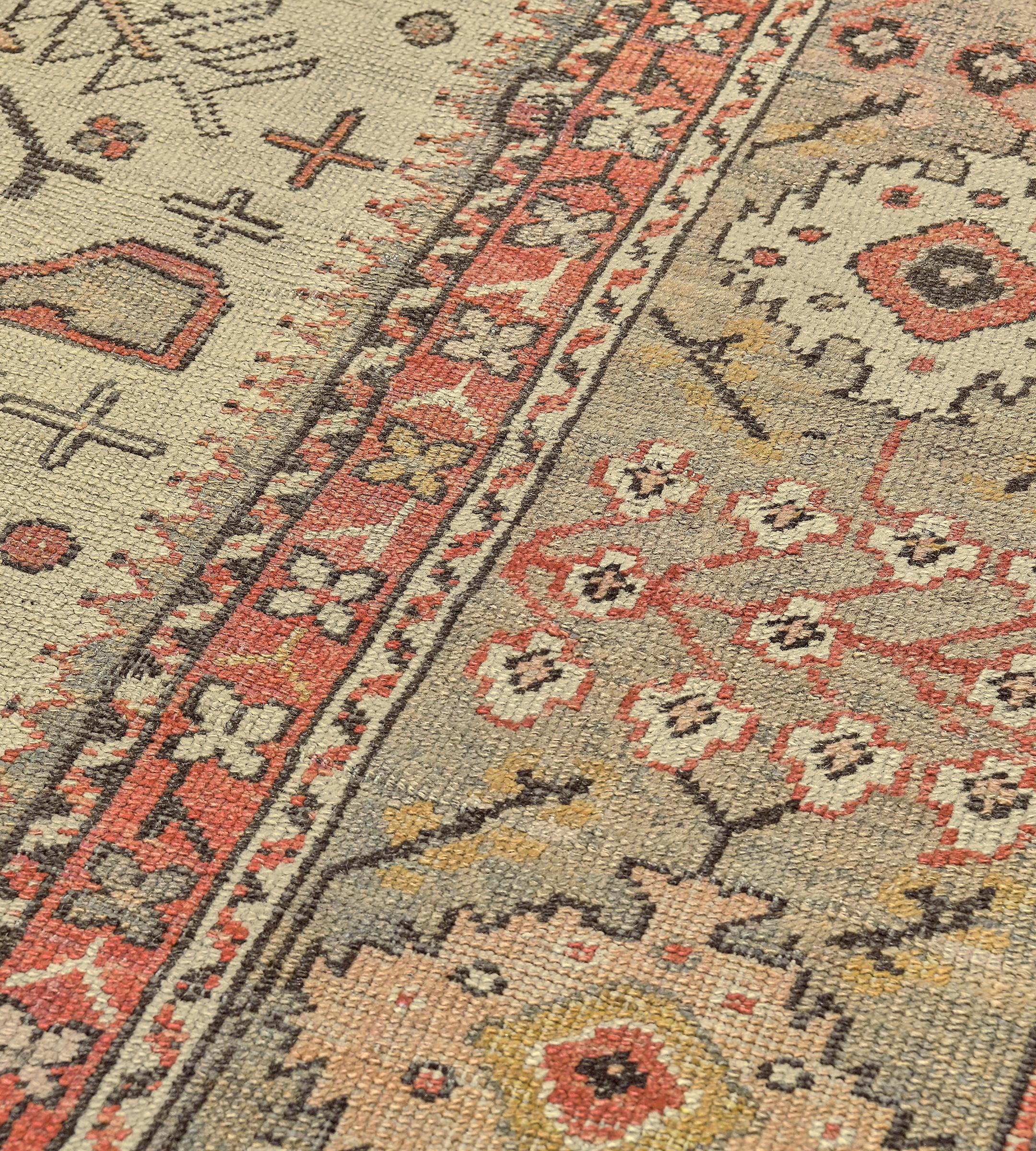 Laine Knots Rugs Antiques Circa-1880 Ivory floral Anatolian Ghordes noués à la main en vente