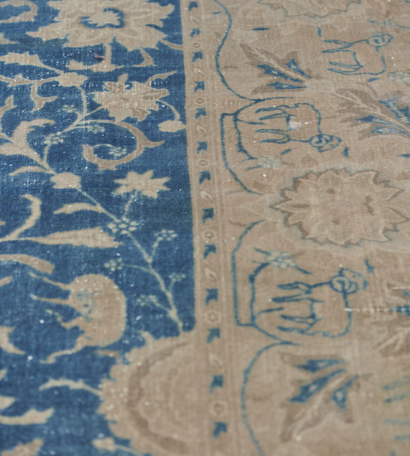 Handgeknüpfter antiker, blauer, geblümter, authentischer, indischer Agra-Teppich aus der Zeit um 1900,  15'x20' im Zustand „Gut“ im Angebot in West Hollywood, CA