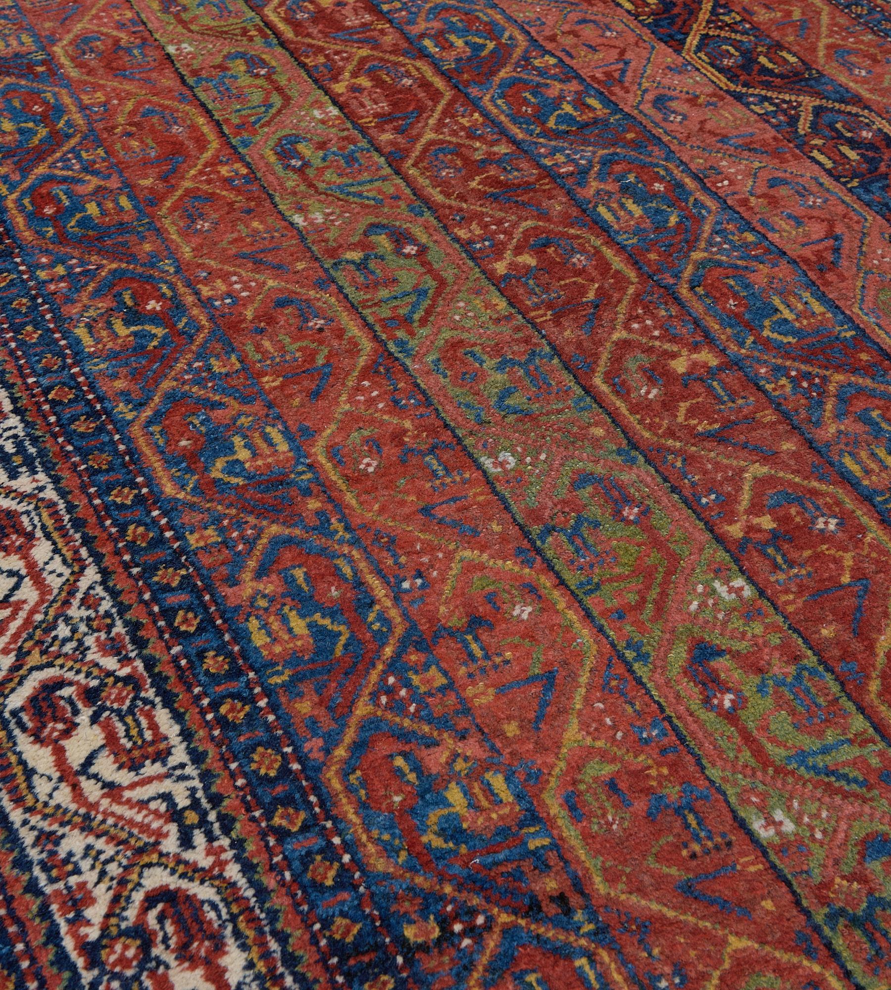 Perse Chemin de table en laine persane Faraghan, noué à la main, Antiquities Circa-1900 en vente