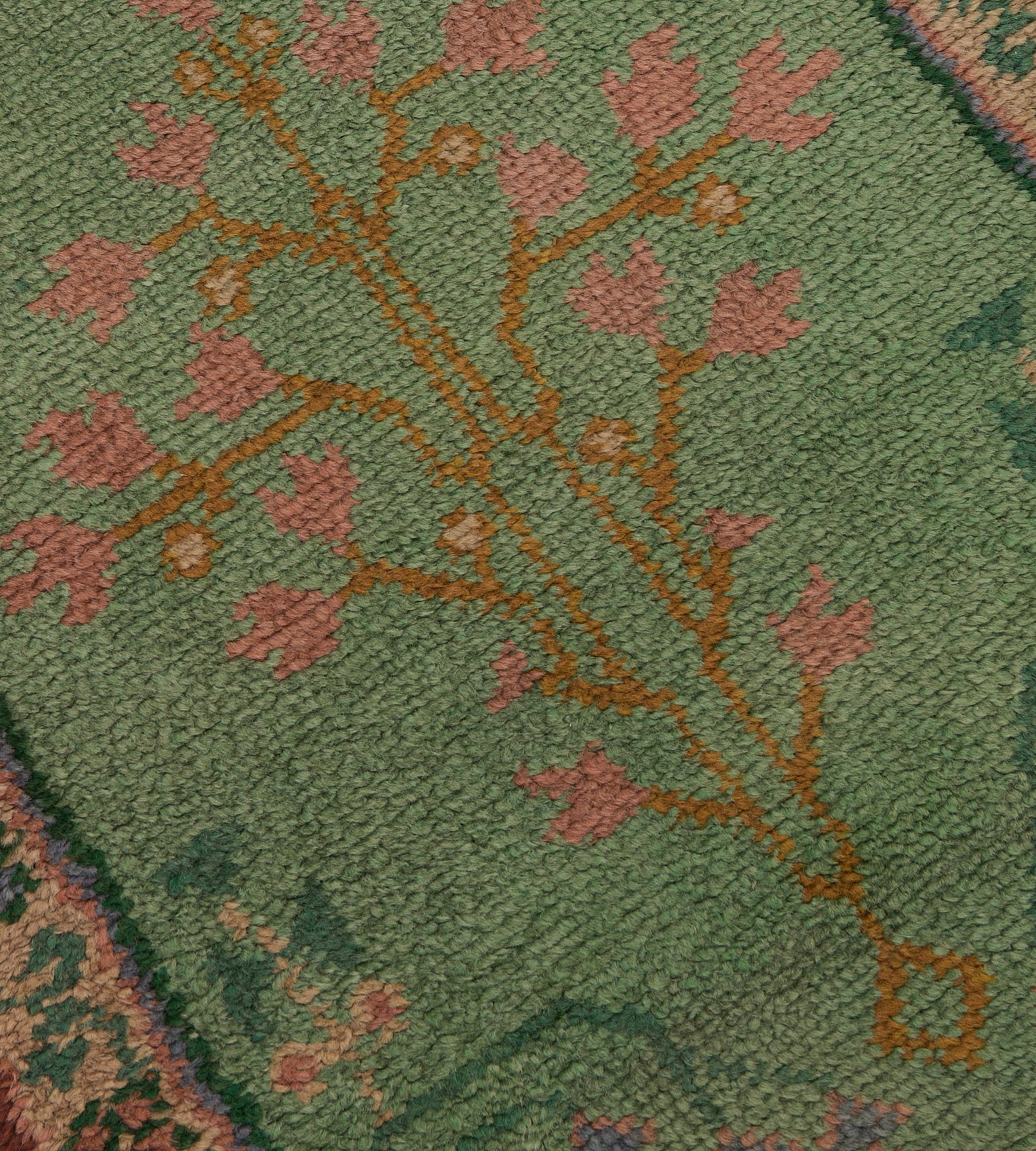 Hand-Knotted Antique Circa-1910 Wool Floral Irish Donegal Runner In Good Condition For Sale In West Hollywood, CA