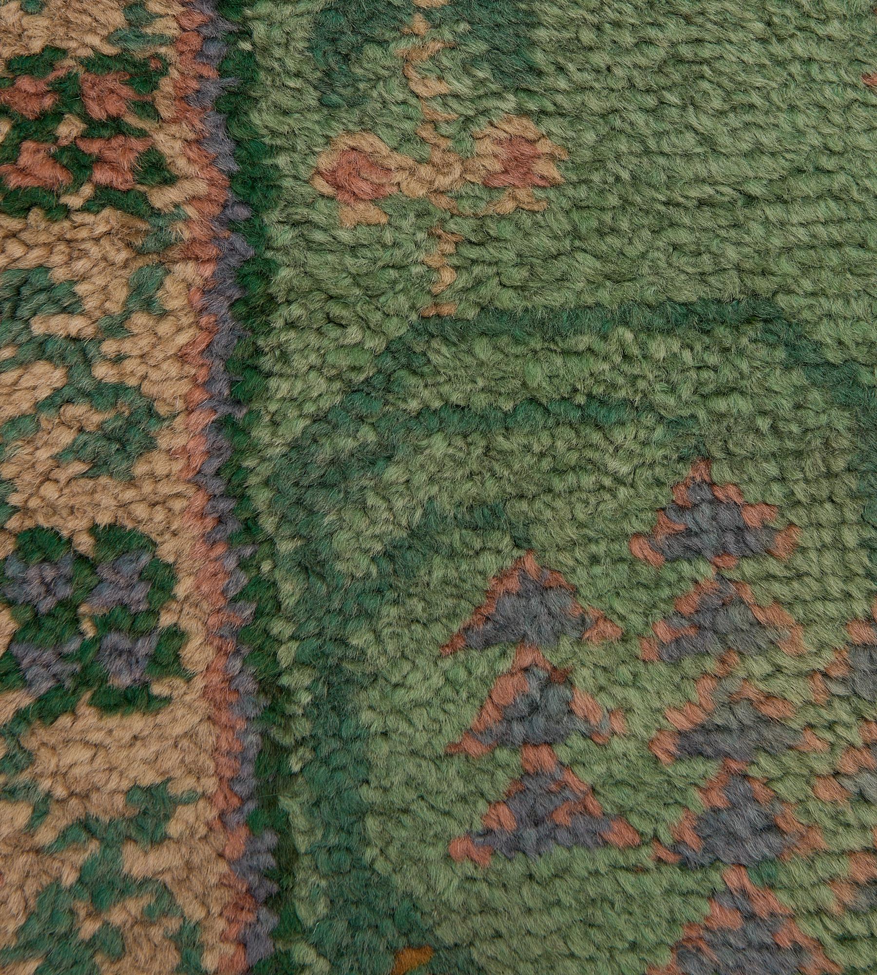 20th Century Hand-Knotted Antique Circa-1910 Wool Floral Irish Donegal Runner For Sale
