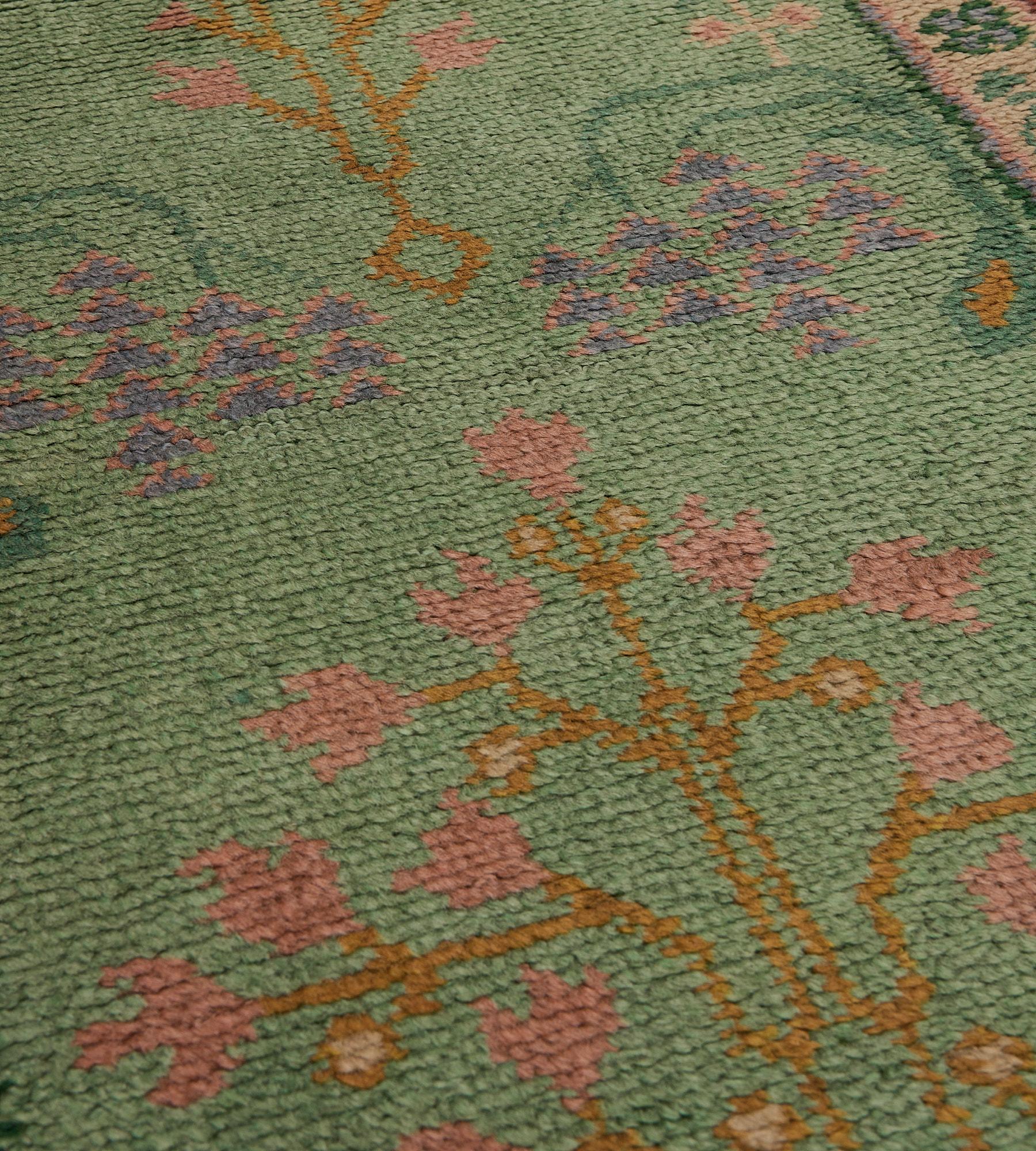 Hand-Knotted Antique Circa-1910 Wool Floral Irish Donegal Runner For Sale 1