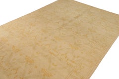 Handgeknüpfter antiker europäischer Teppich, Gold, Gelb, Blumenmuster von Teppich & Kelim