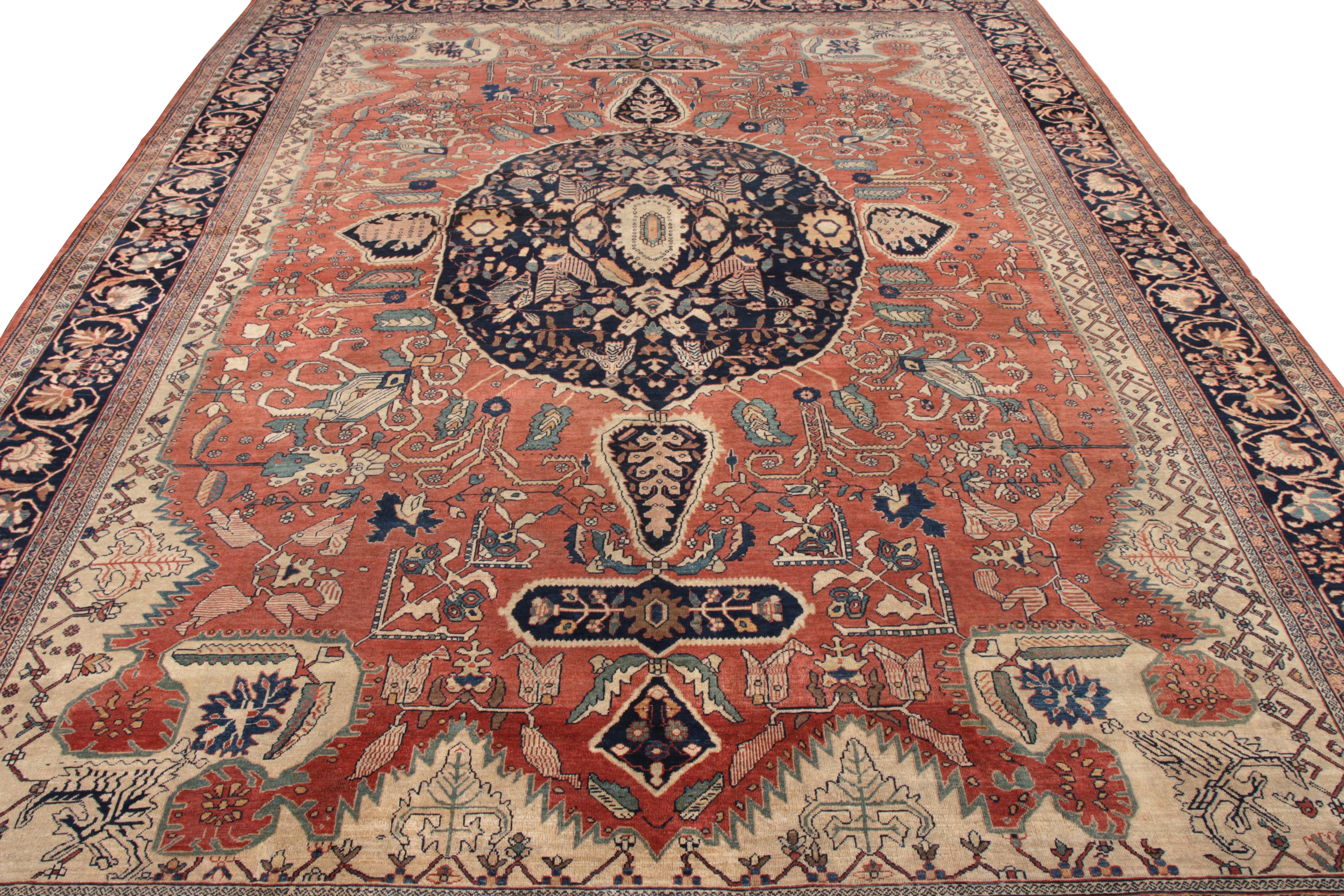 Sarouk Farahan Tapis Farahan ancien noué à la main à motif de médaillon rouge et bleu par Rug & Kilim en vente