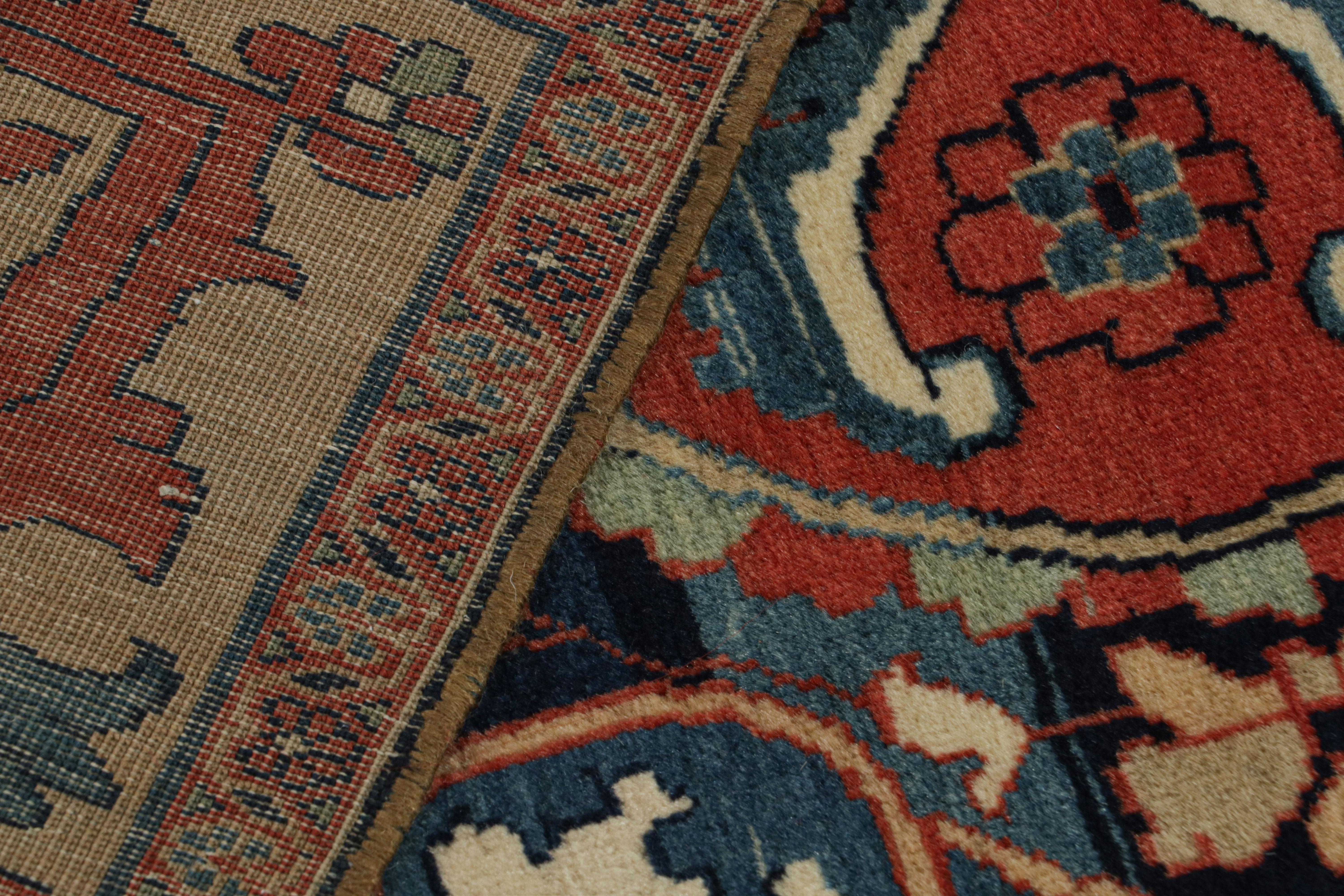 Fine XIX secolo Runner Farahan antico annodato a mano con motivo a medaglione beige di Rug & Kilim in vendita