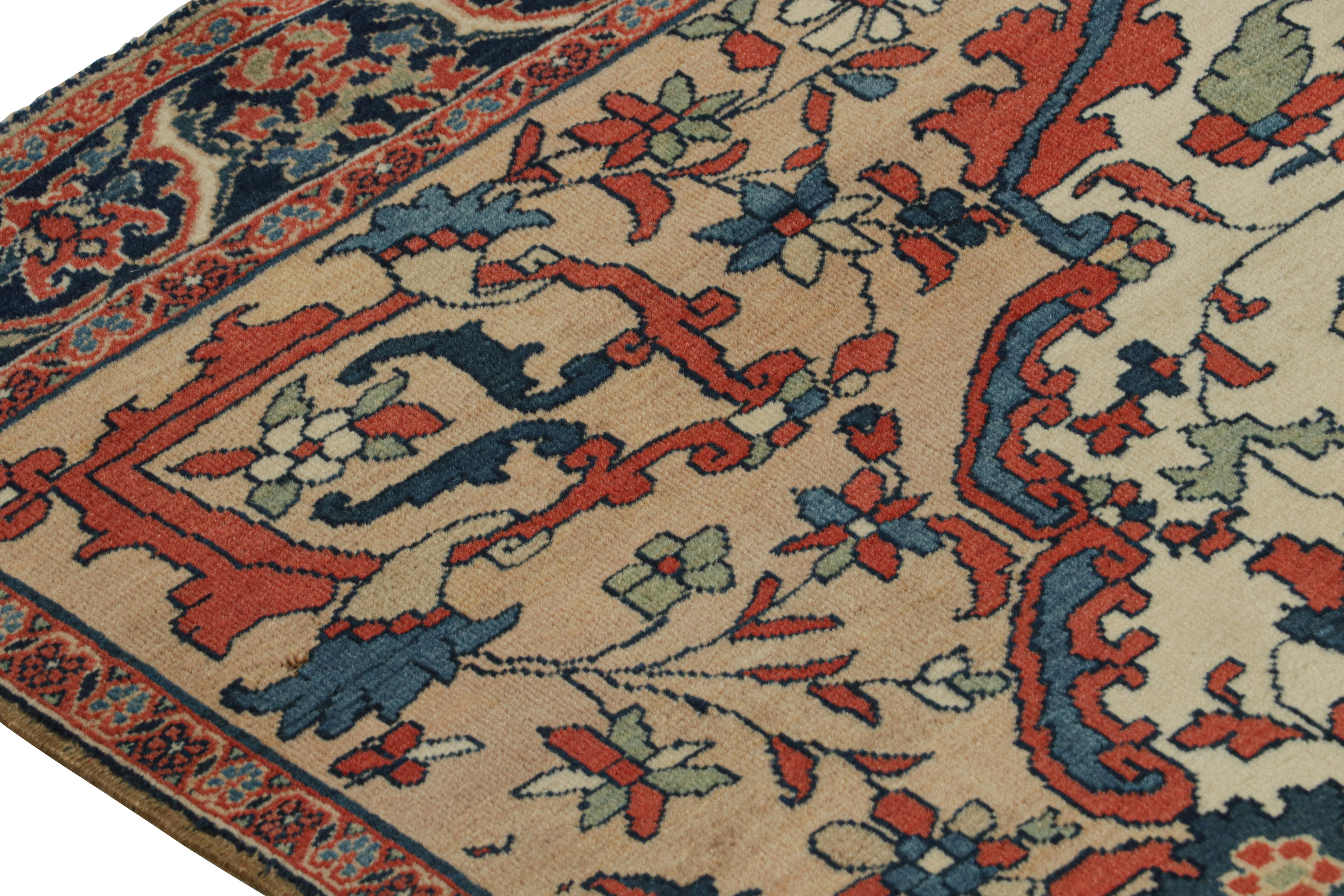Annodato a mano Runner Farahan antico annodato a mano con motivo a medaglione beige di Rug & Kilim in vendita
