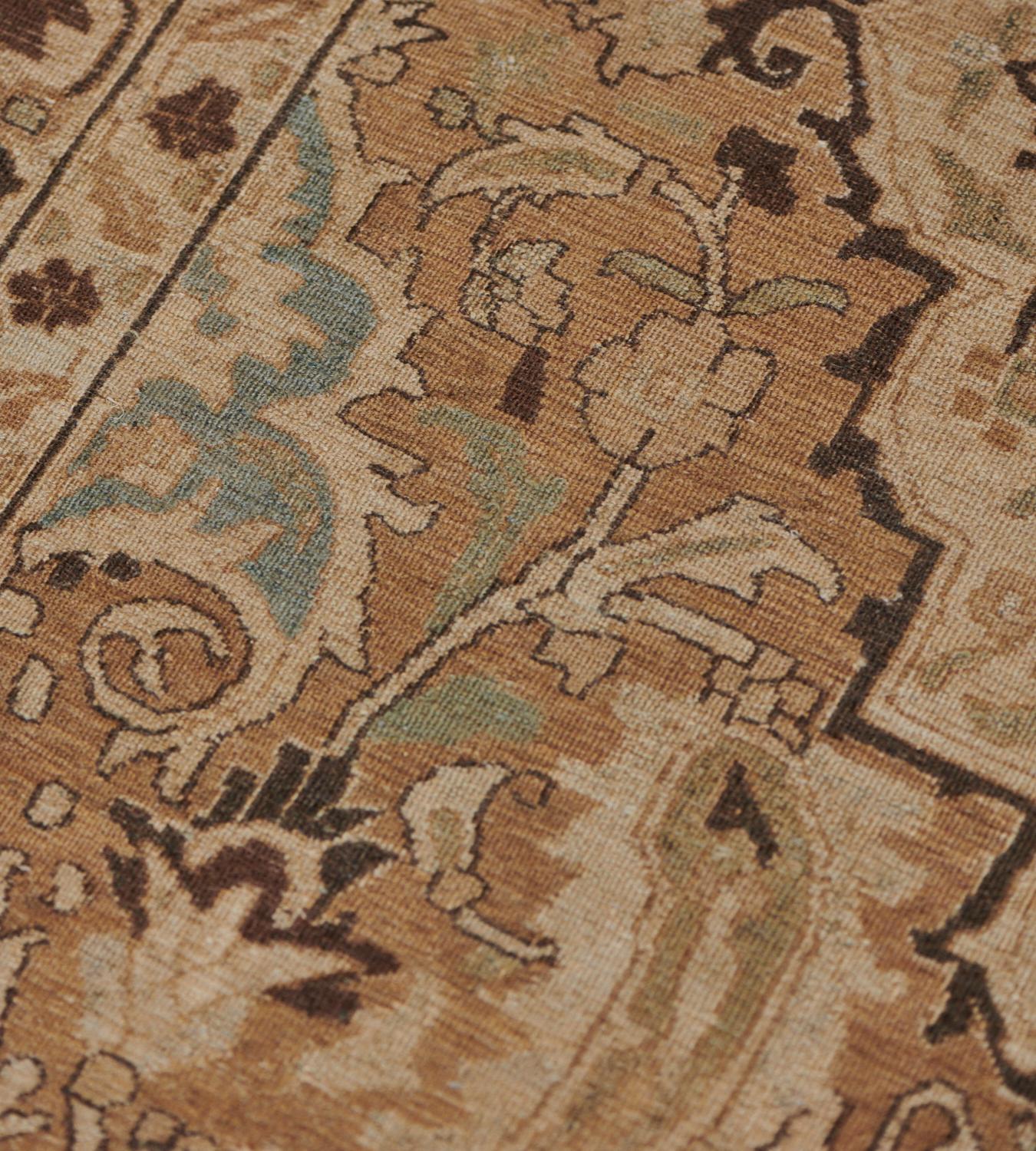 Handgeknüpfter antiker floraler persischer Khorassan-Teppich (Persisch) im Angebot