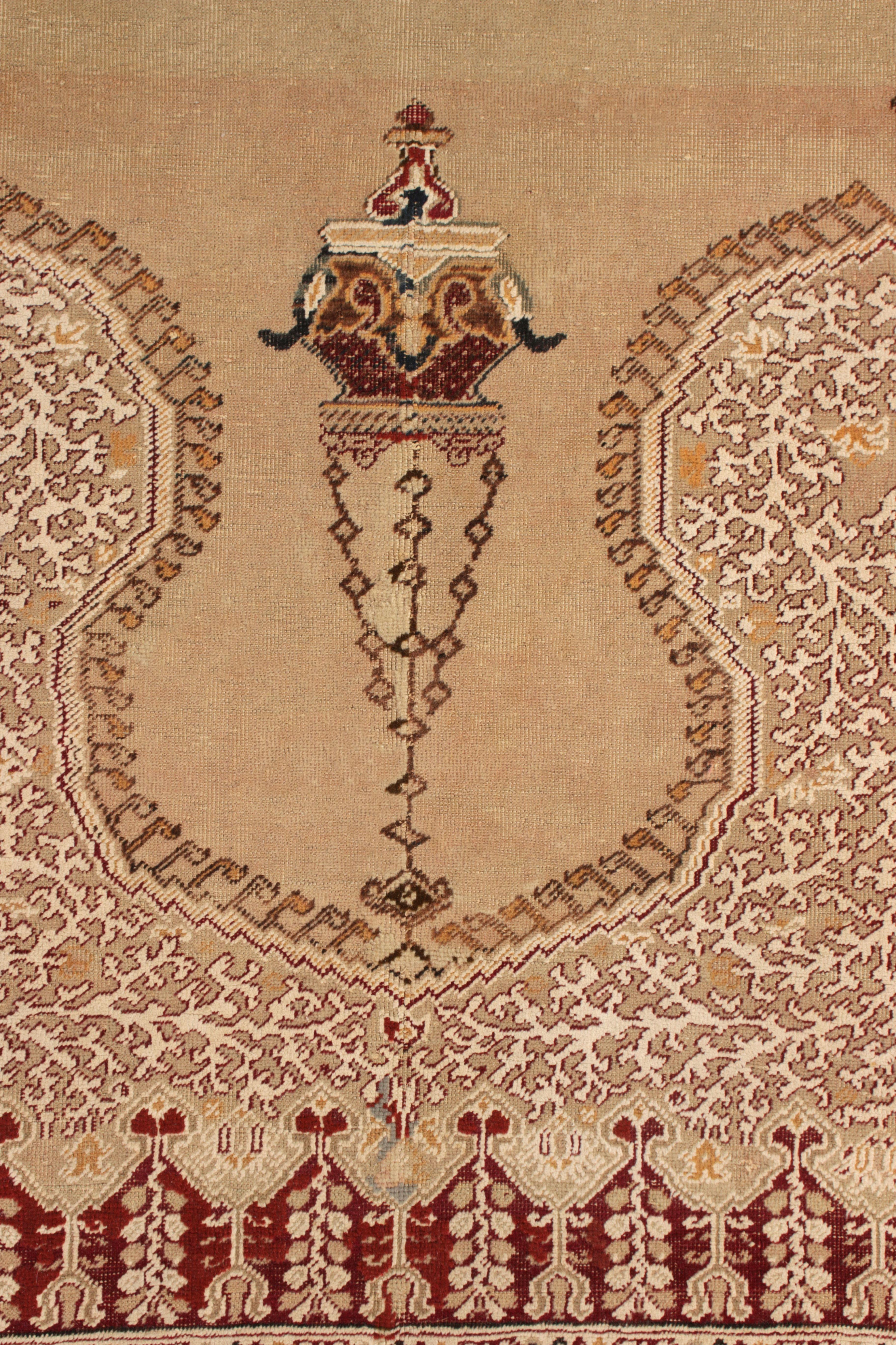 Handgeknüpfter antiker Ghiordes-Teppich in Beige-Braun mit Blumenmuster von Teppich & Kelim im Zustand „Gut“ im Angebot in Long Island City, NY