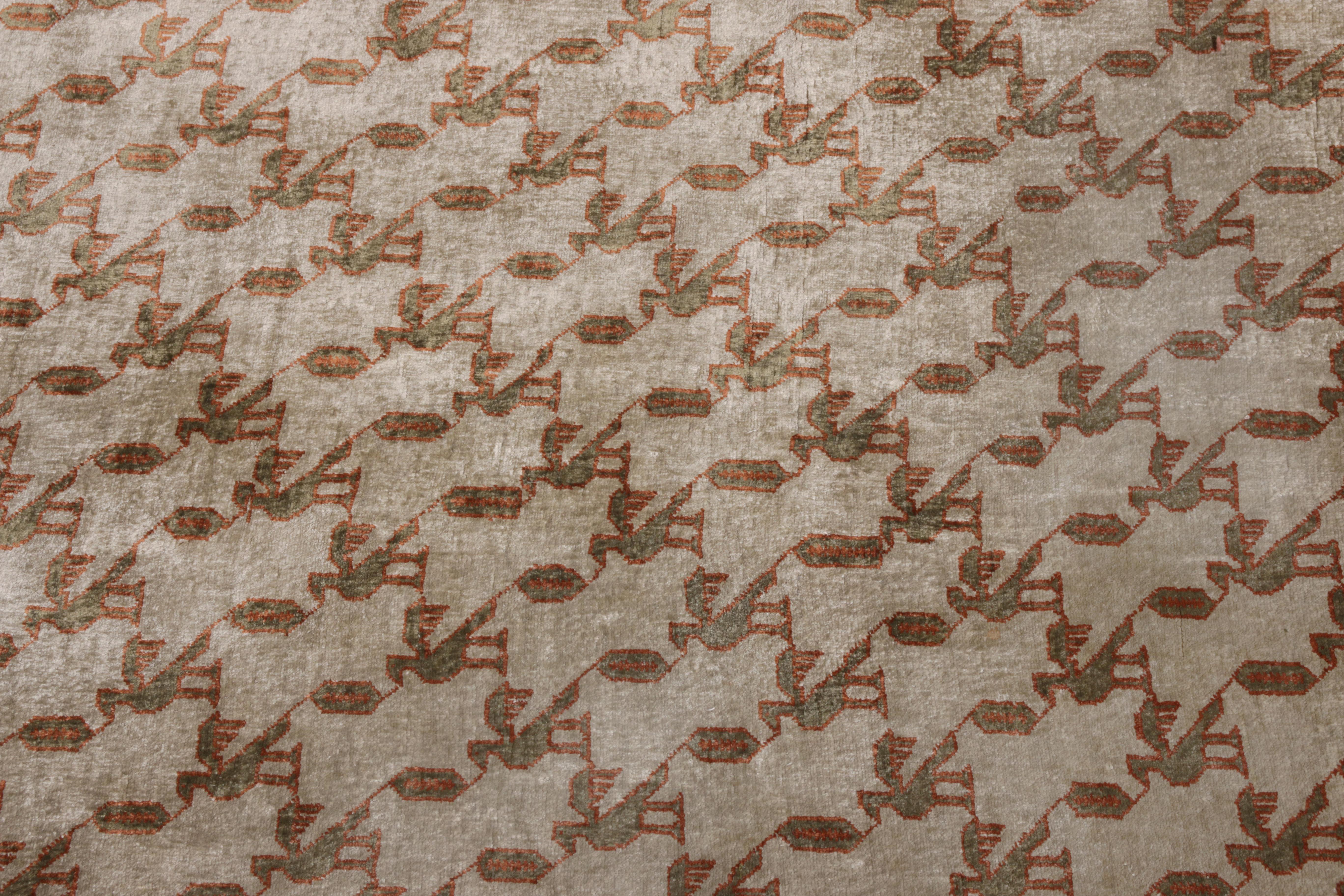 Handgeknüpfter antiker Hereke-Teppich in Beige mit geometrischem Muster von Teppich & Kelim (Türkisch) im Angebot