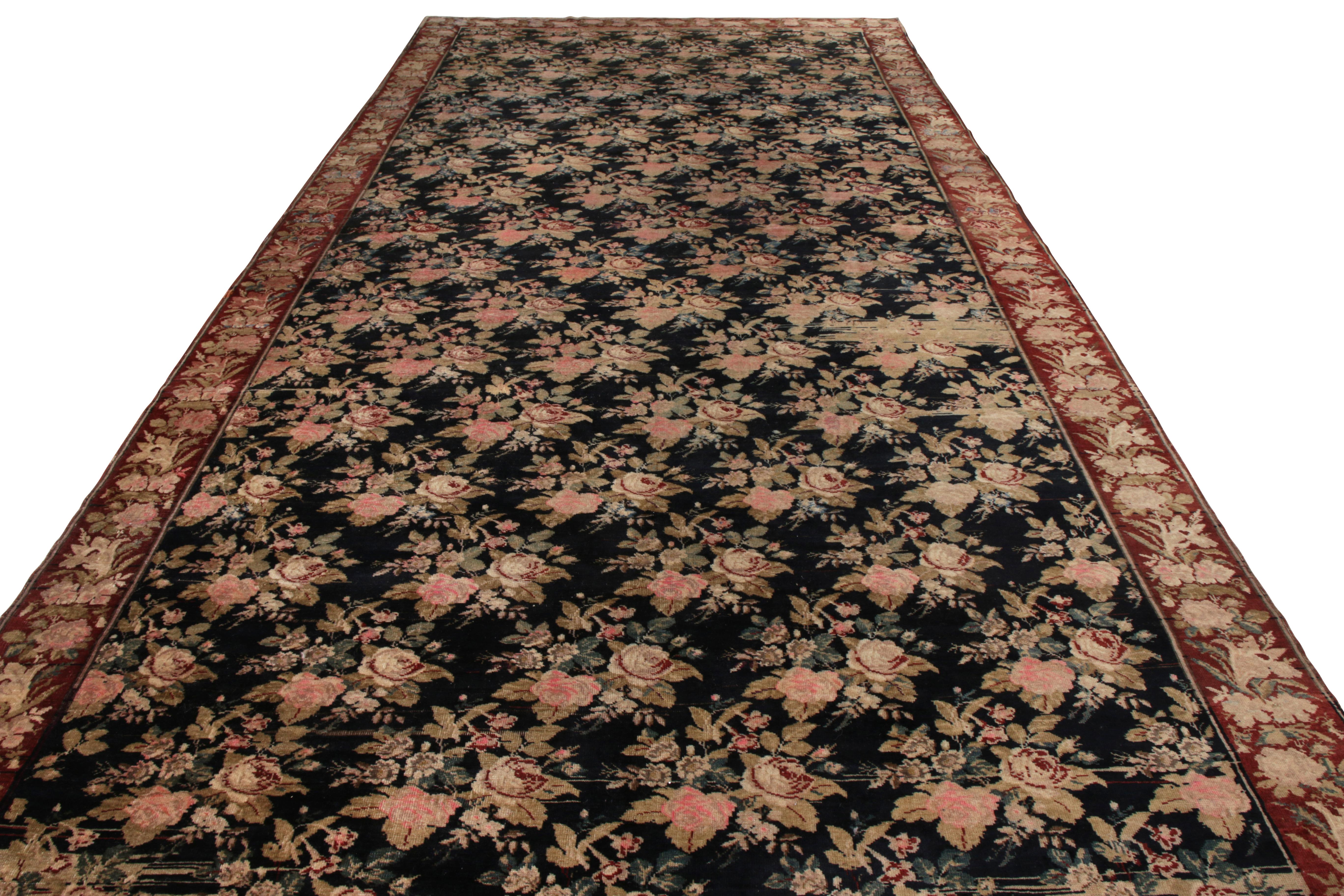 Handgeknüpfter antiker Karabagh-Teppich mit rosa und schwarzem Blumenmuster (Kasachisch) im Angebot