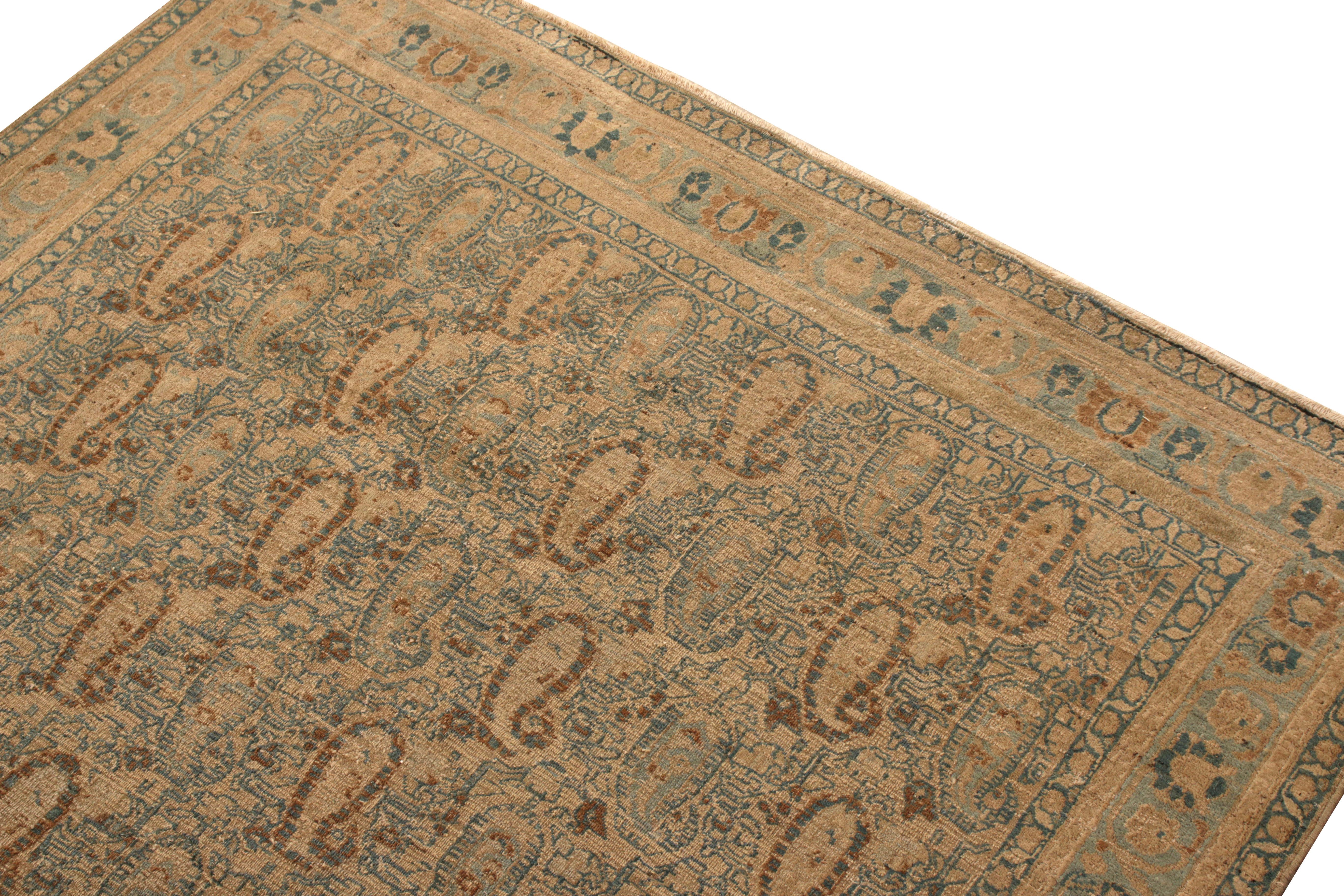 Khorassan Tapis persan ancien noué à la main, motif cachemire beige-marron par Rug & Kilim en vente