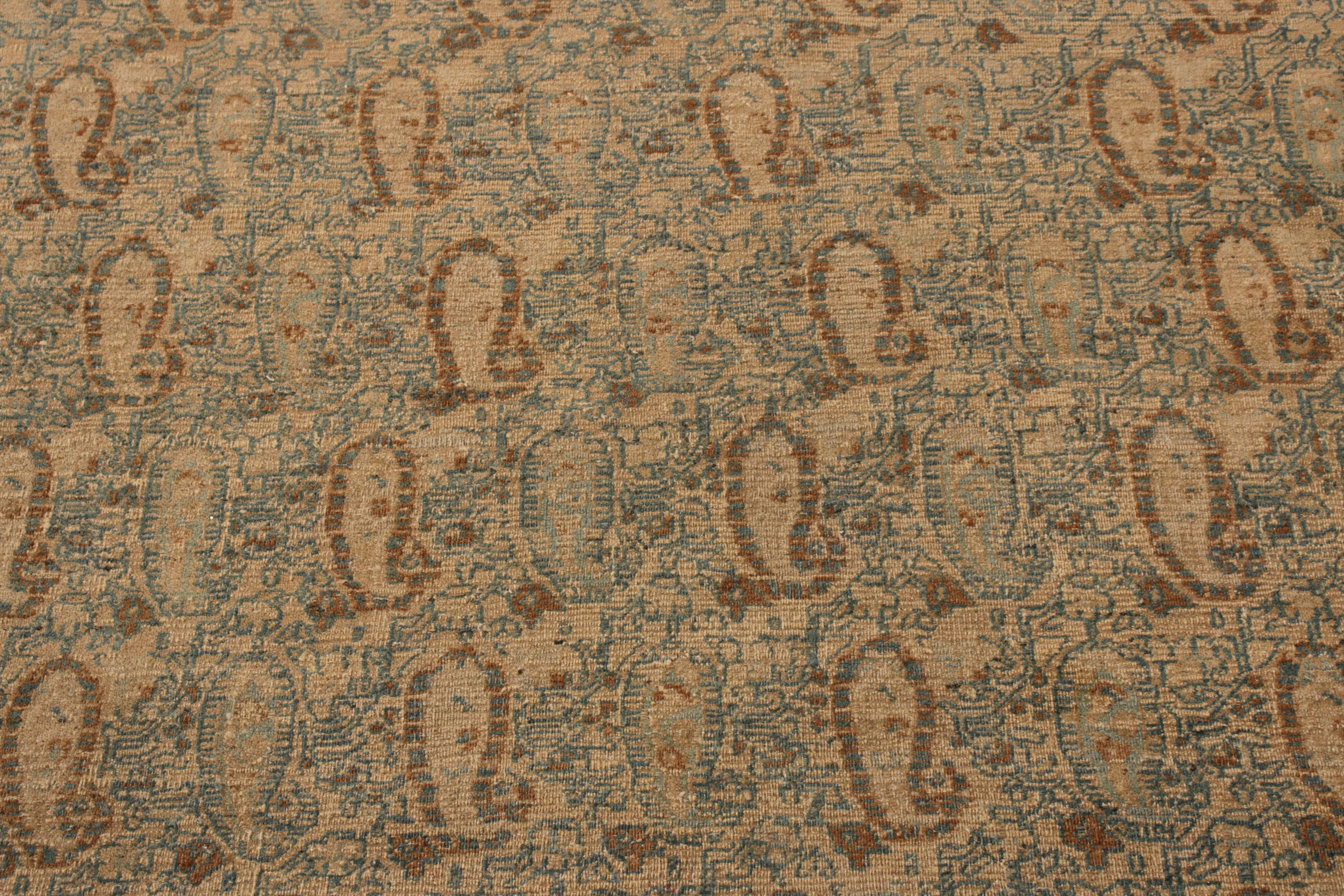 Noué à la main Tapis persan ancien noué à la main, motif cachemire beige-marron par Rug & Kilim en vente