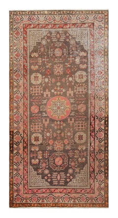 Tappeto Khotan antico annodato a mano con motivo a medaglione beige-marrone di Rug & Kilim