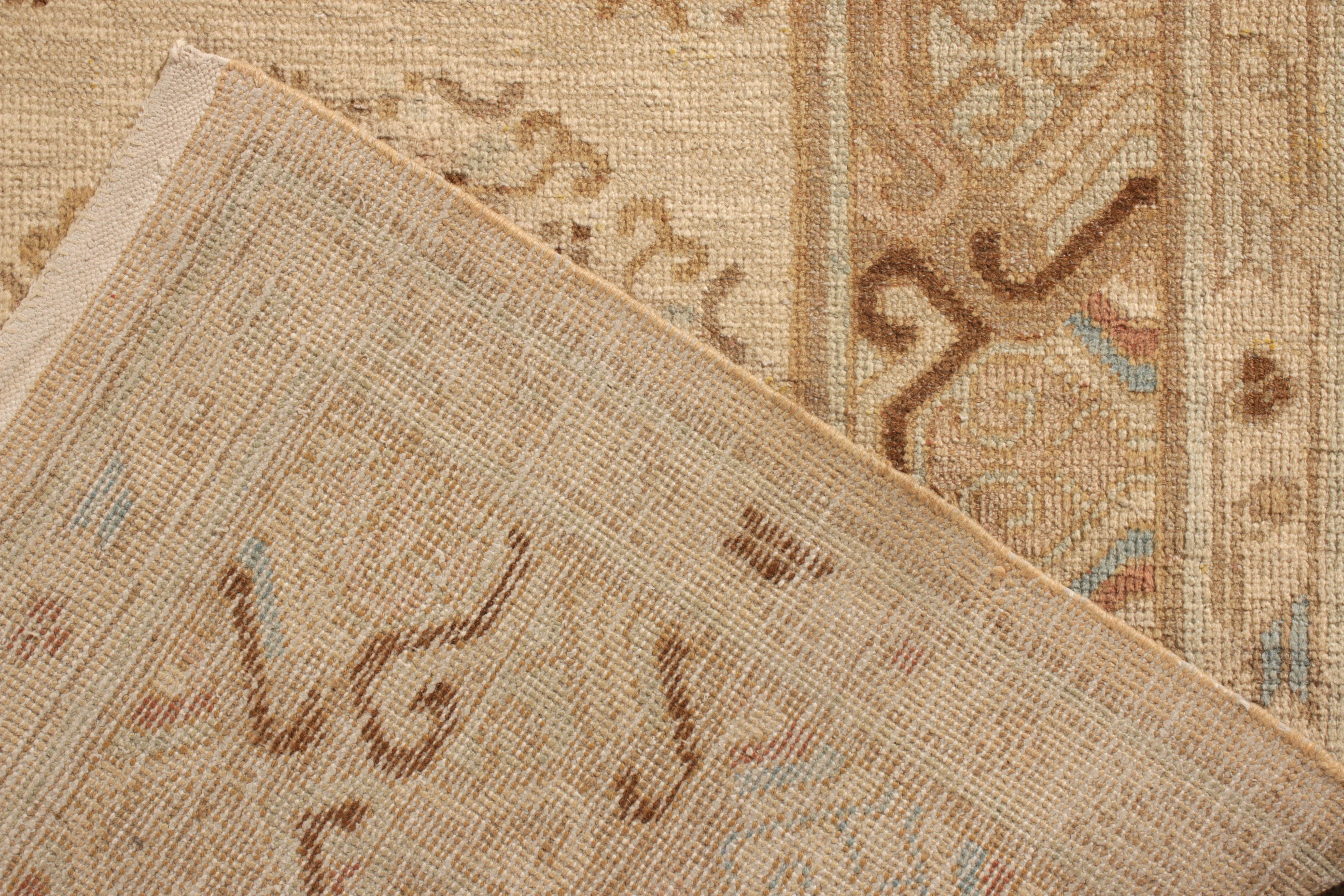Handgeknüpfter antiker Khotan-Teppich in beige-braunem Medaillonmuster (Wolle) im Angebot