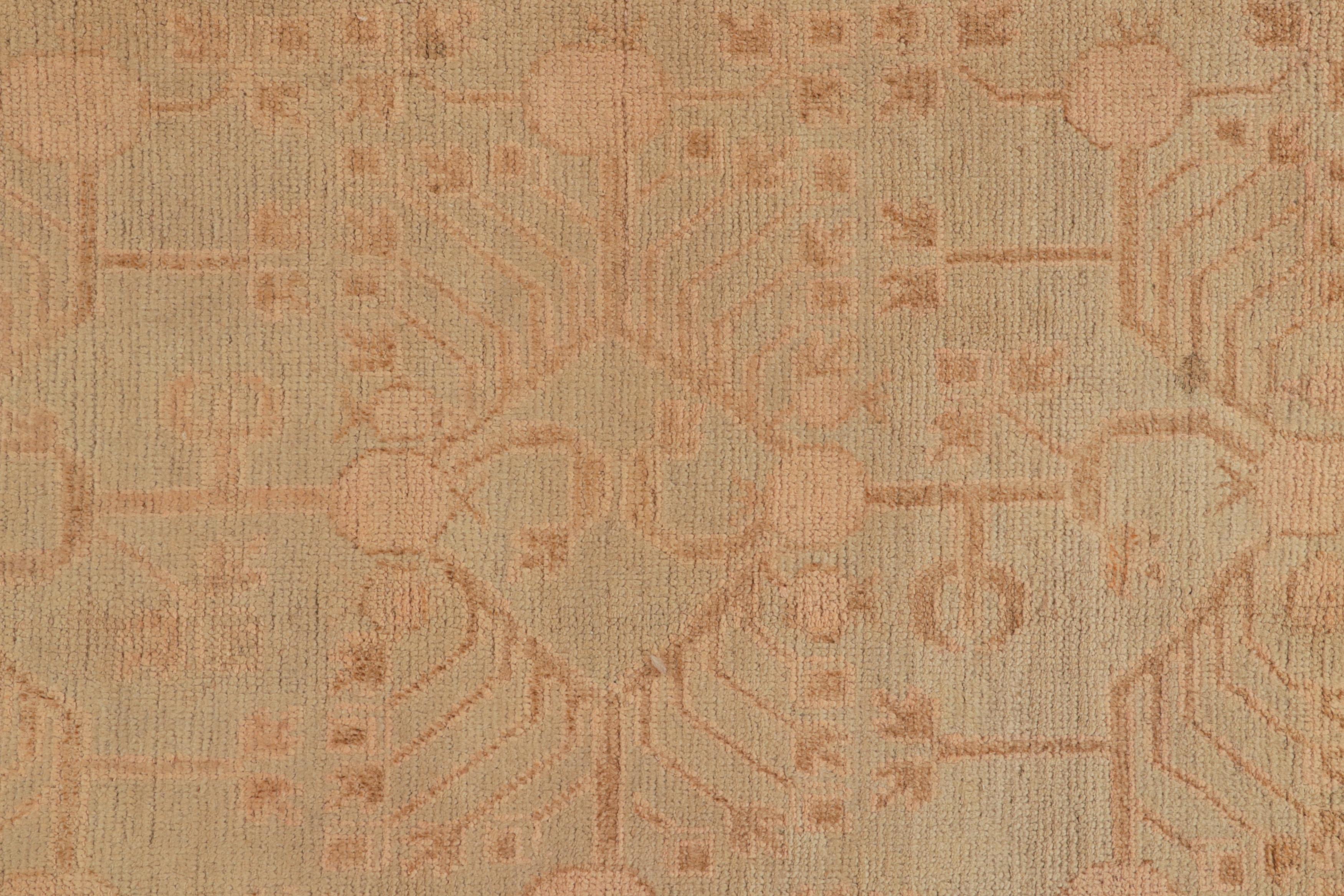 Handgeknüpfter antiker Khotan-Teppich aus Khotan mit grünem Granatapfelmuster von Teppich & Kelim (Ostturkestanisch) im Angebot