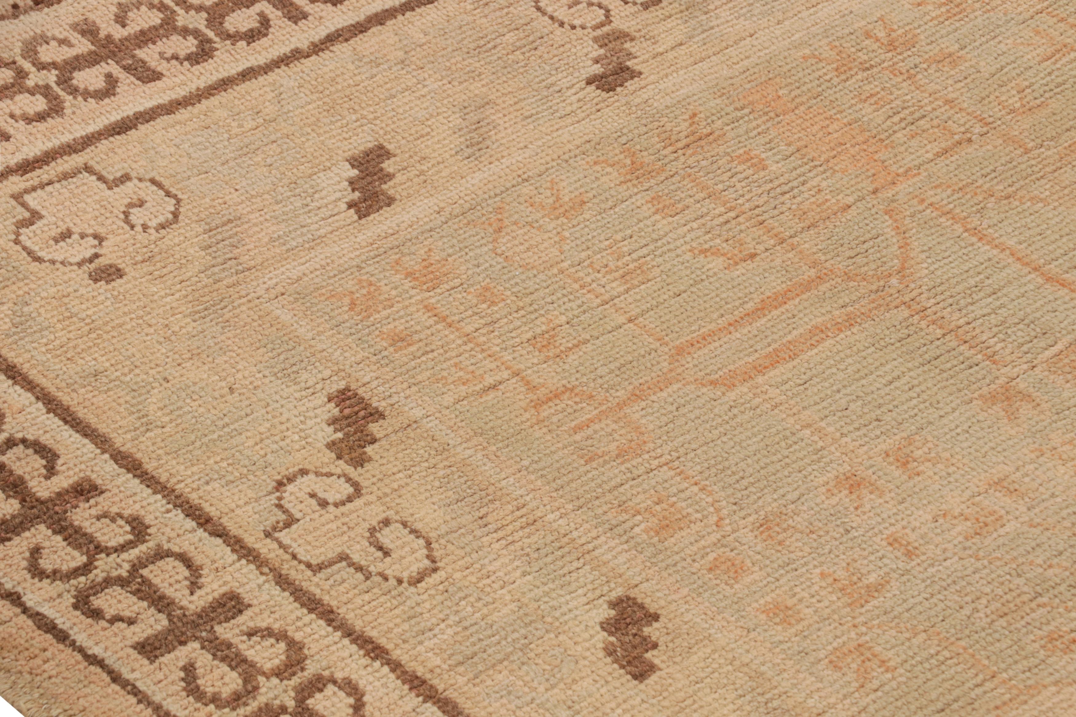 Handgeknüpfter antiker Khotan-Teppich aus Khotan mit grünem Granatapfelmuster von Teppich & Kelim (Wolle) im Angebot