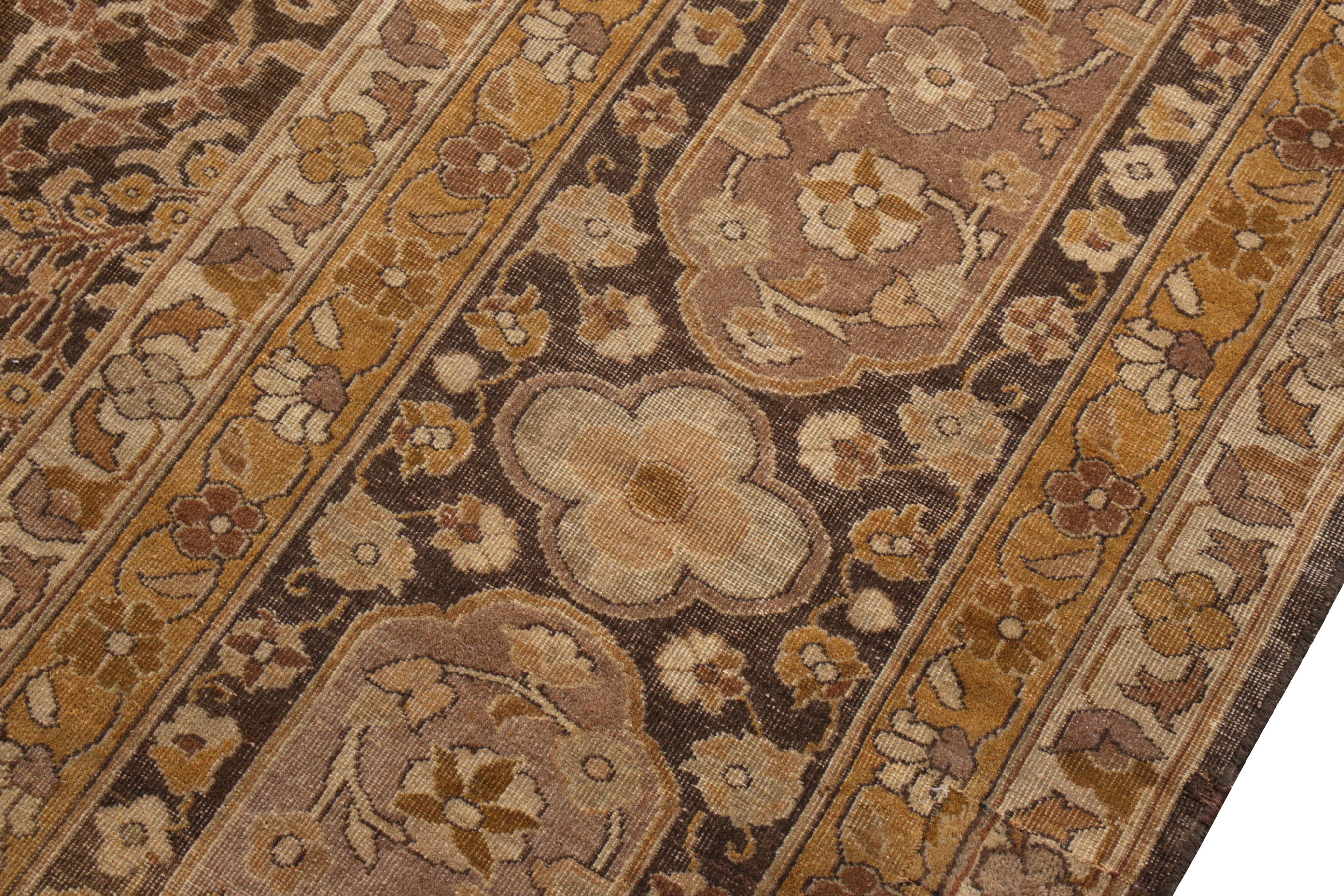 Handgeknüpfter antiker Lorestan-Teppich mit beigem und braunem Blumenmuster (Indisch) im Angebot