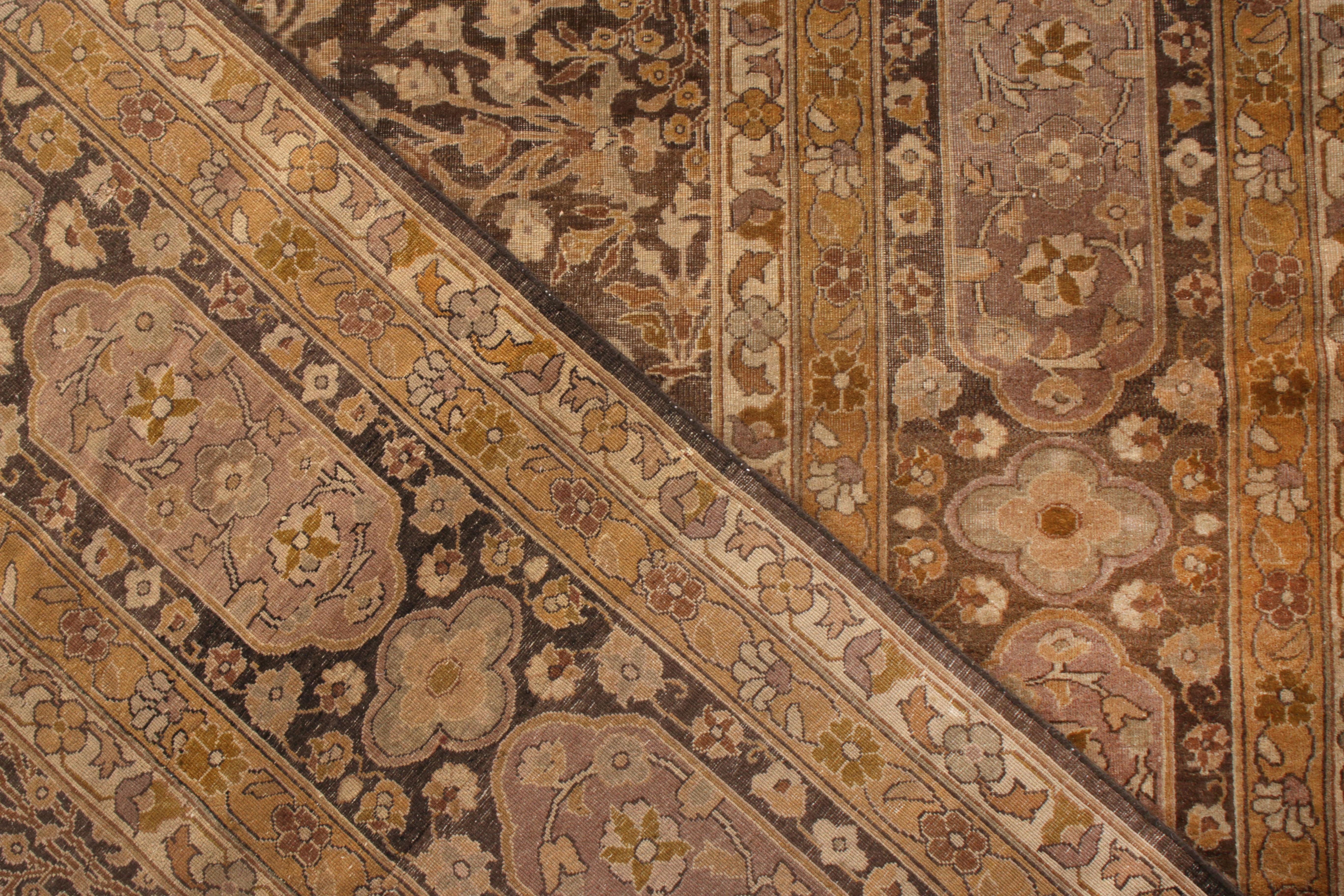 Handgeknüpfter antiker Lorestan-Teppich mit beigem und braunem Blumenmuster im Zustand „Gut“ im Angebot in Long Island City, NY