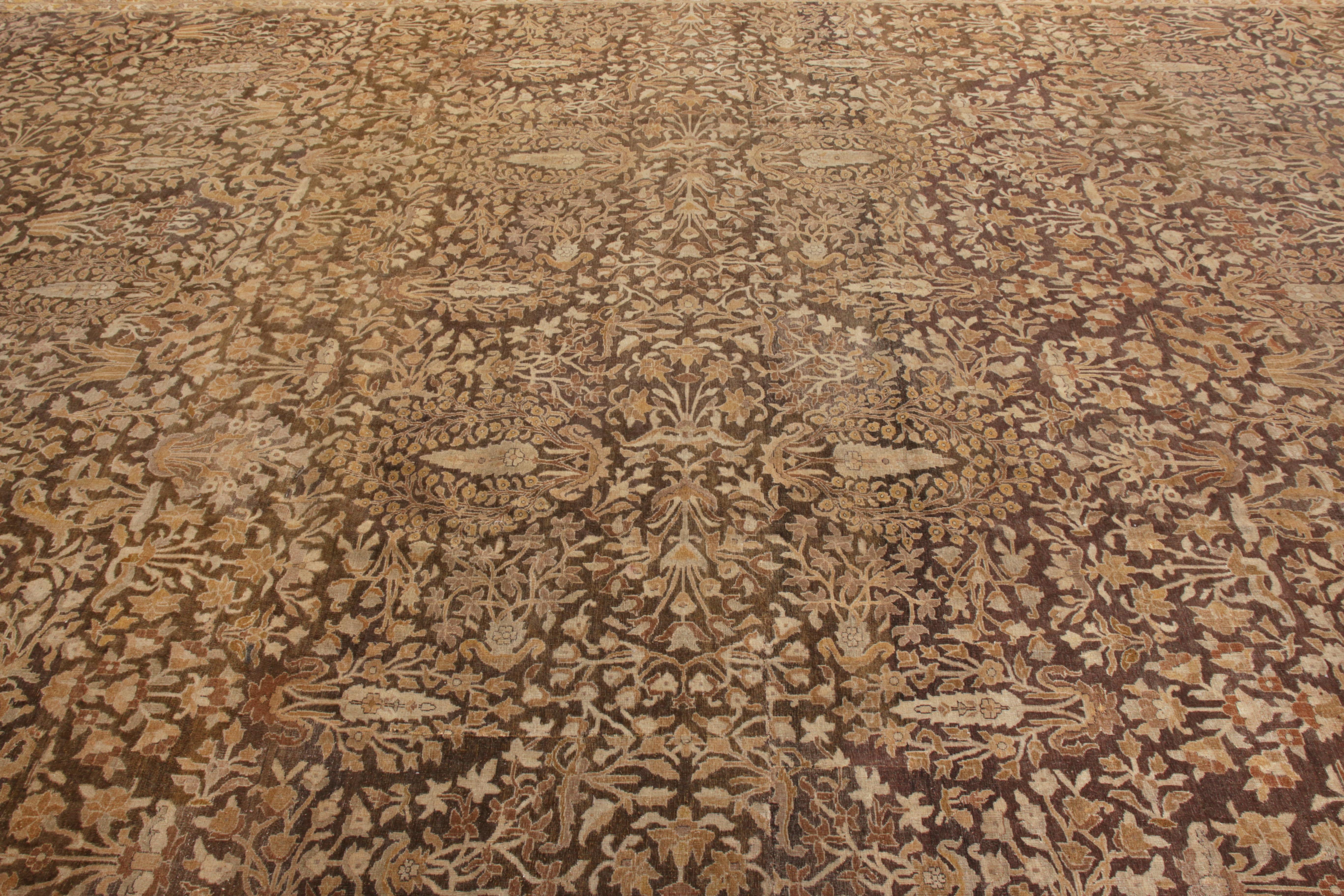 Handgeknüpfter antiker Lorestan-Teppich mit beigem und braunem Blumenmuster (Frühes 20. Jahrhundert) im Angebot