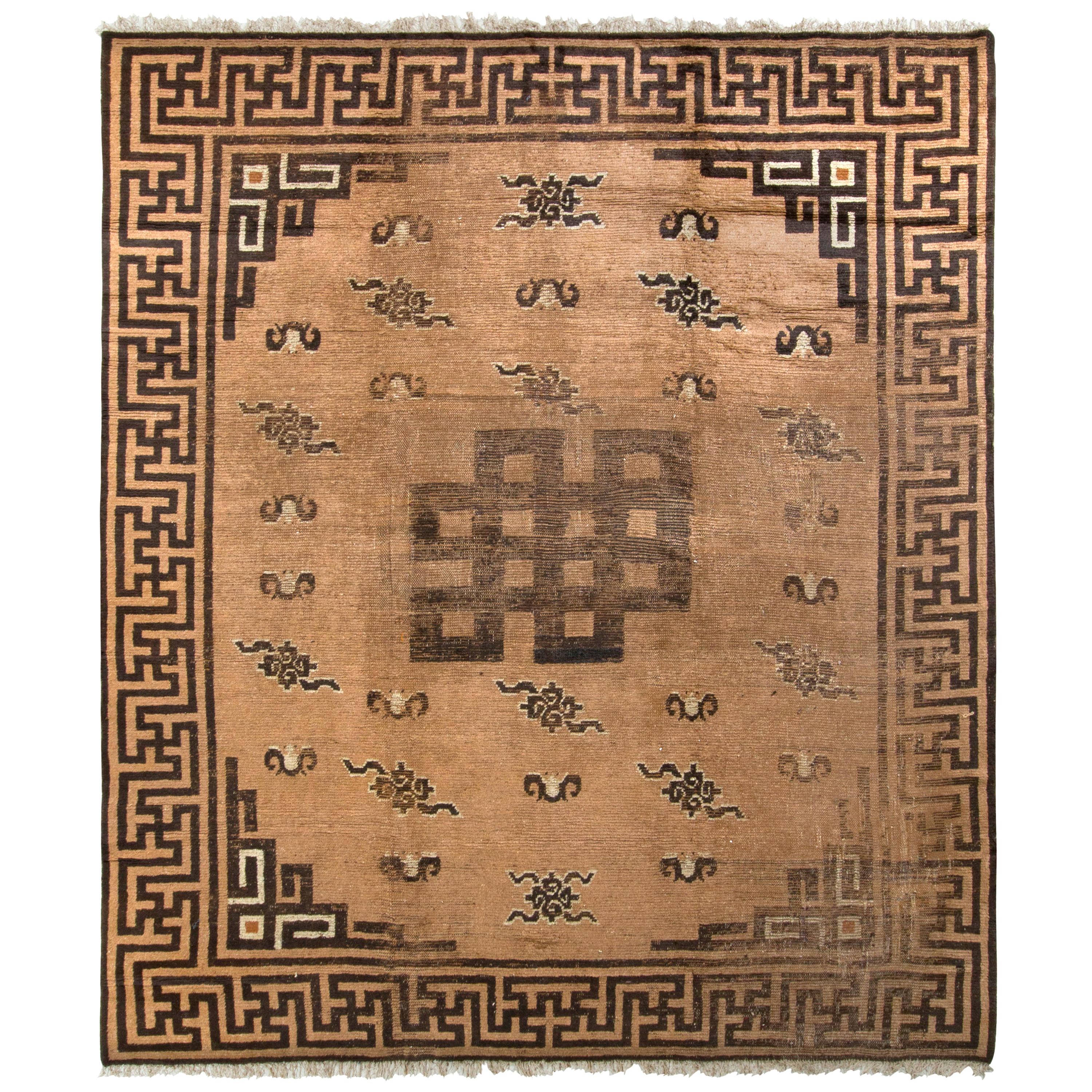 Tapis ancien noué à la main à motif géométrique beige-marron de Rug & Kilim