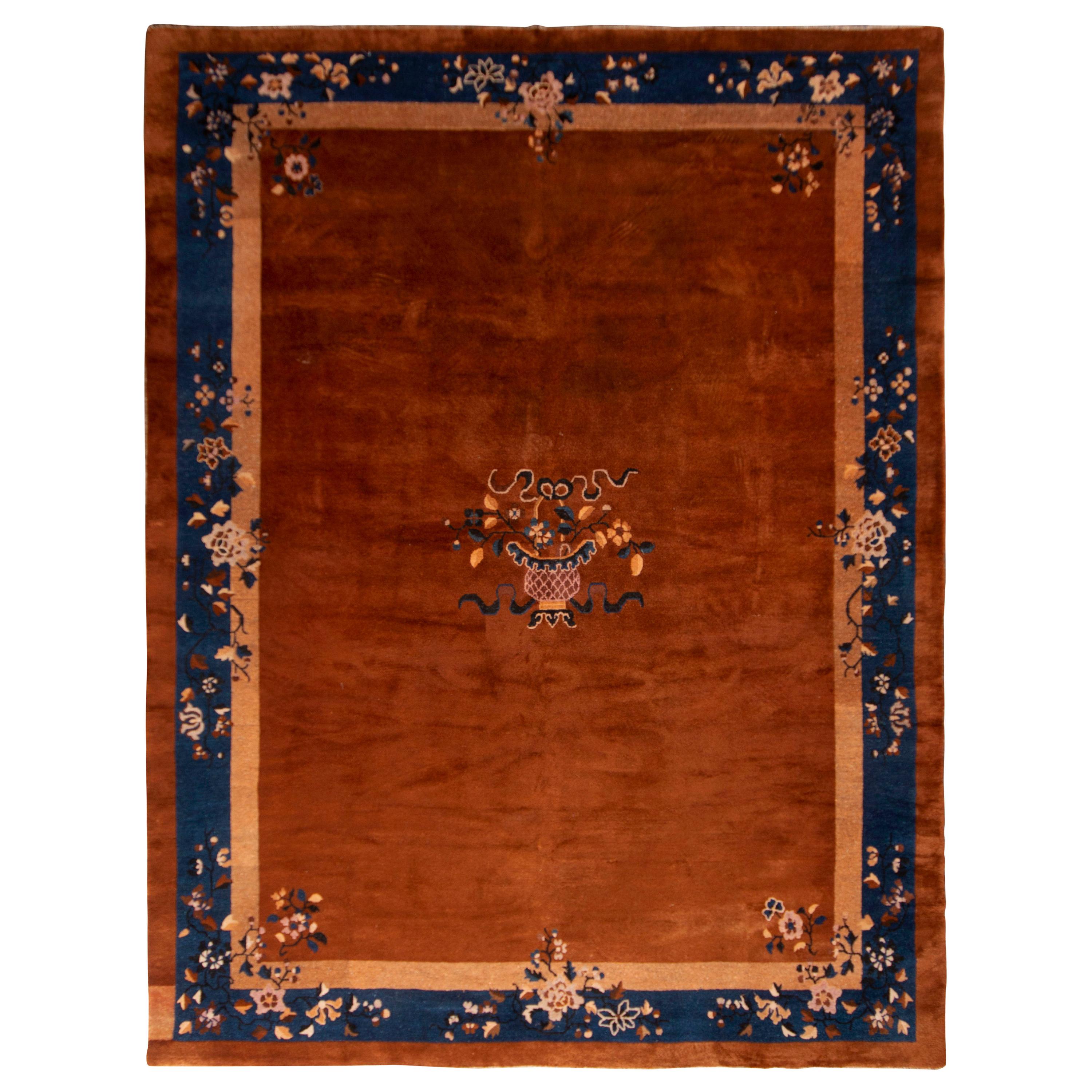 Handgeknüpfter antiker Peking-Teppich in Braun und Blau mit offenem Art-déco-Design von Teppich & Kelim