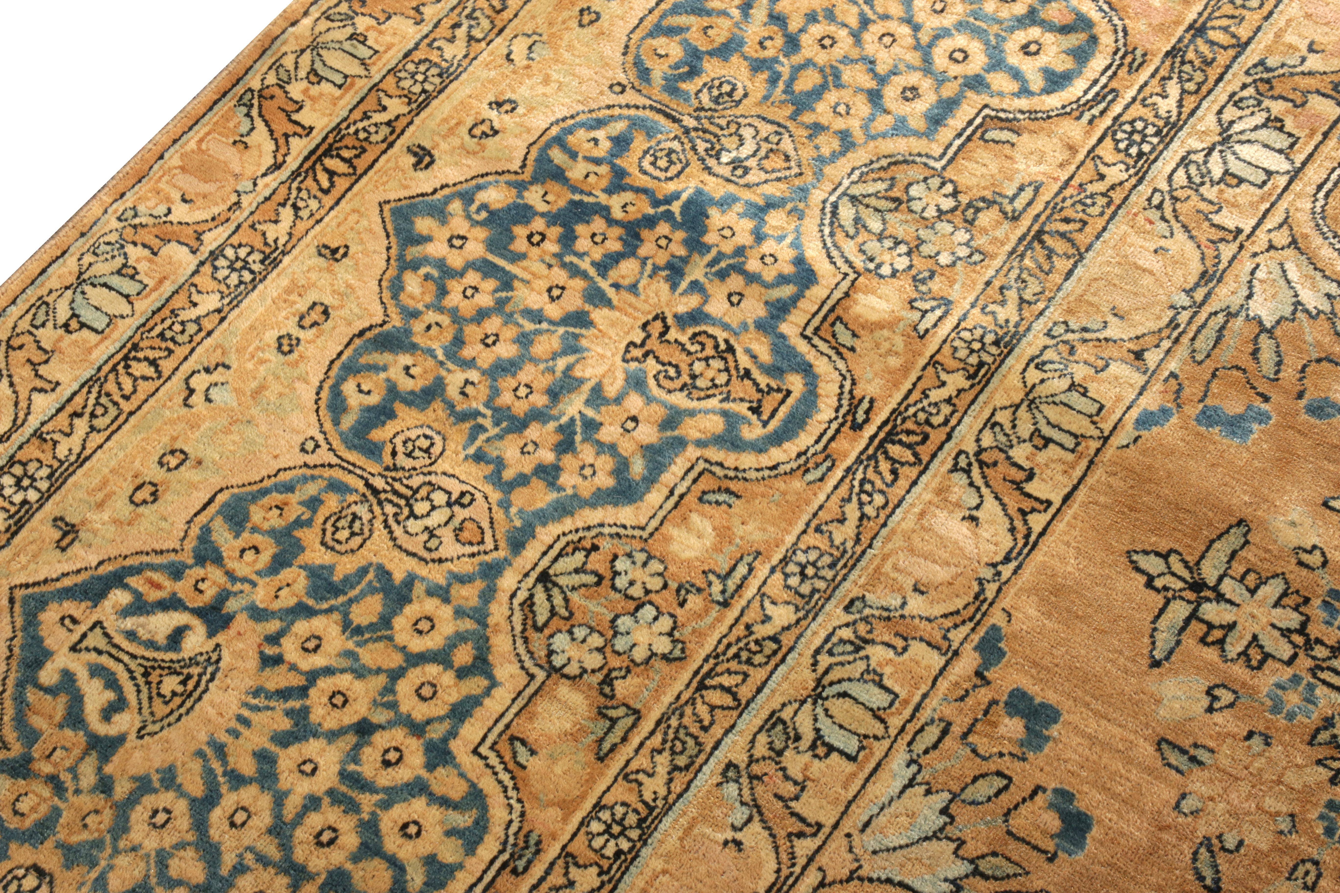 Ce textile africain ancien de 6x8 représente une nouvelle collection de Rug & Kilim Tapestry & Textile. Il s'agirait d'un tissu indigo Bondoukou dont la taille et l'état sont particulièrement rares pour cette provenance de tissage plat, fait de