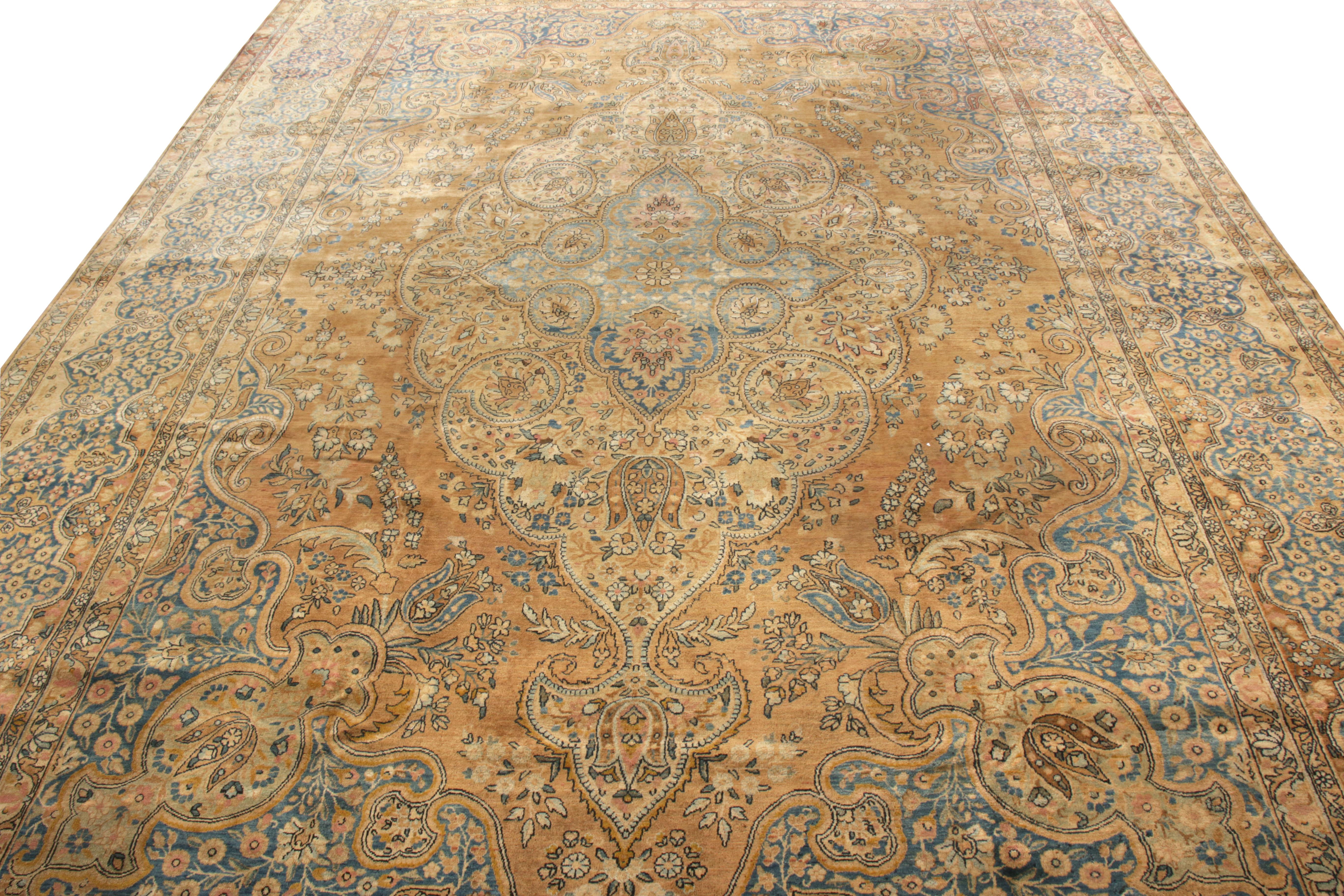 Tribal Tapis ancien persan Knots Rugs Kerman, noué à la main, motif floral bleu et beige en vente