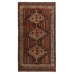 Antiker persischer Qashqai-Teppich mit rotem, beige und braunem Medaillonmuster von Teppich & Kelim