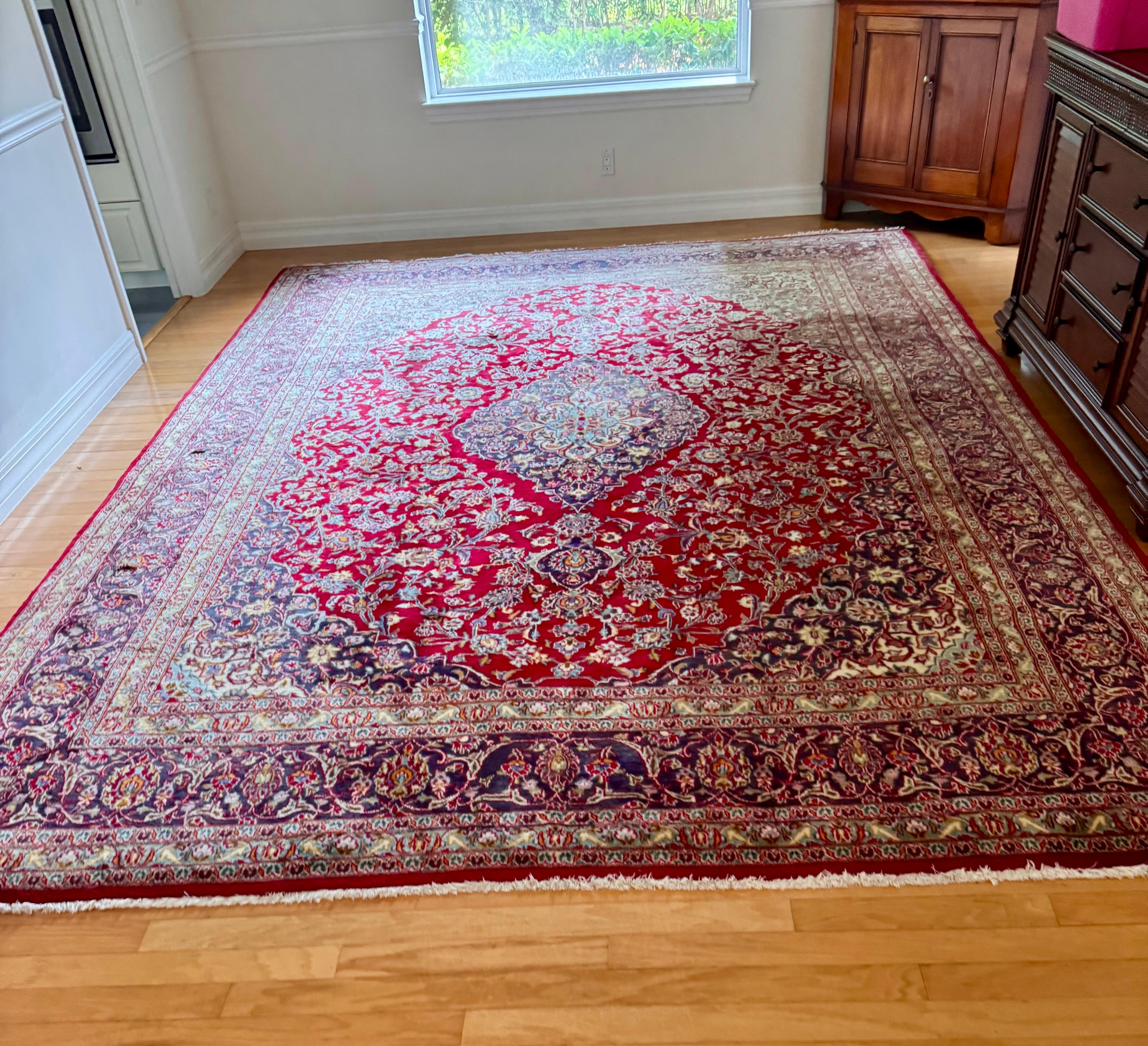Tapis persan ancien noué à la main en vente 2