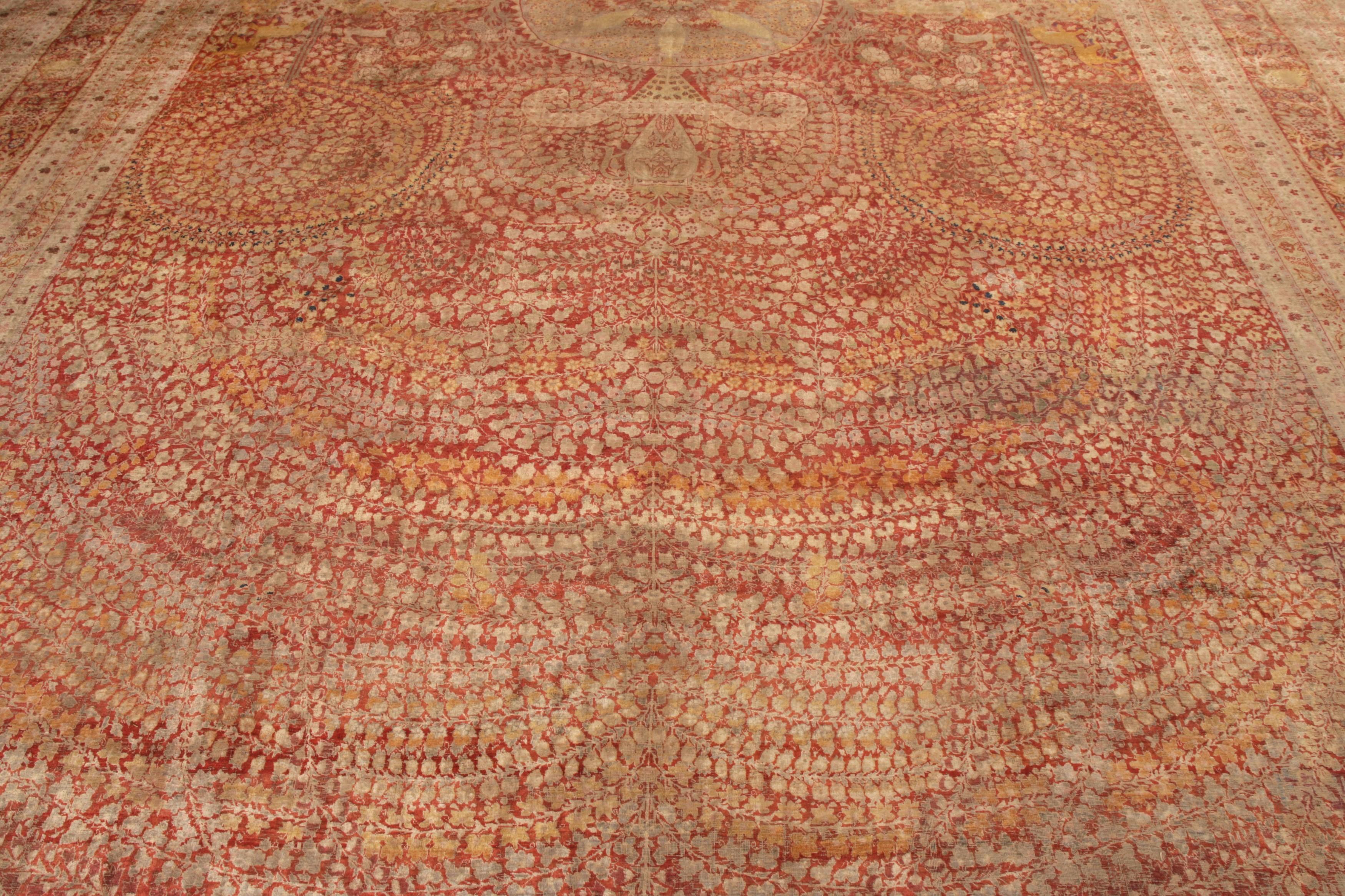 Handgeknüpfter antiker persischer Teppich in Rot und Beige mit Blumenmuster von Teppich & Kelim im Zustand „Gut“ im Angebot in Long Island City, NY