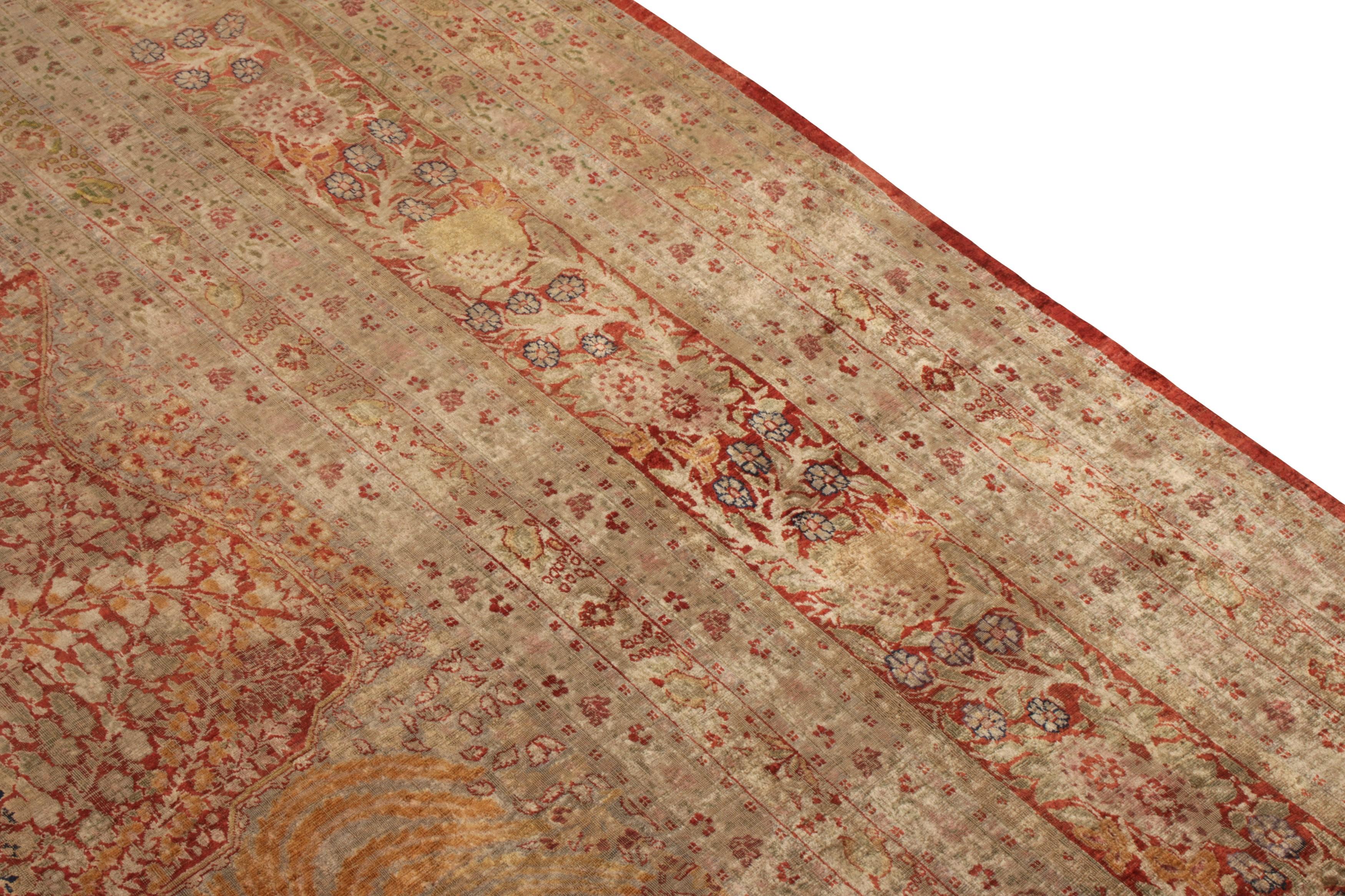 Handgeknüpfter antiker persischer Teppich in Rot und Beige mit Blumenmuster von Teppich & Kelim (Spätes 19. Jahrhundert) im Angebot