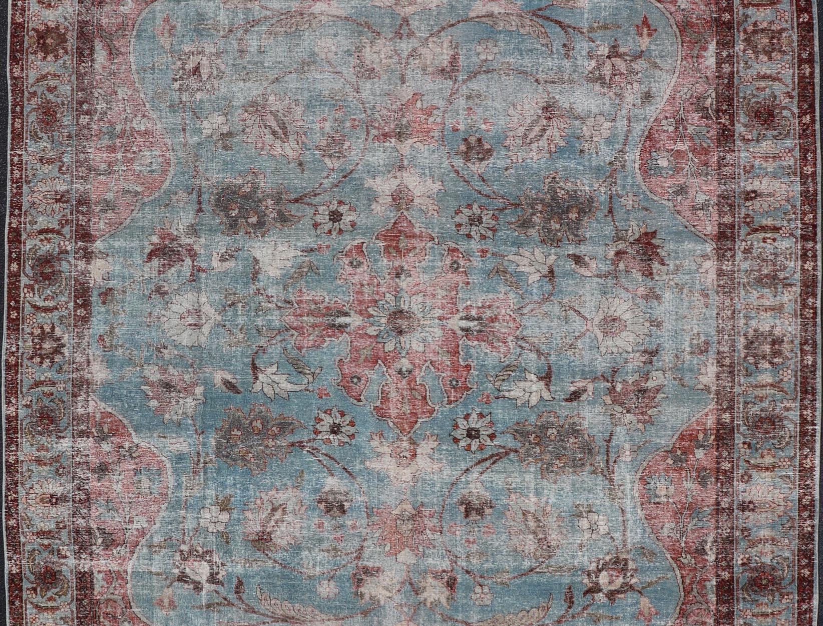 Hand-Knotted Antique Persian Tabriz Khoy Rug in Wool with Large Floral Design For Sale 8