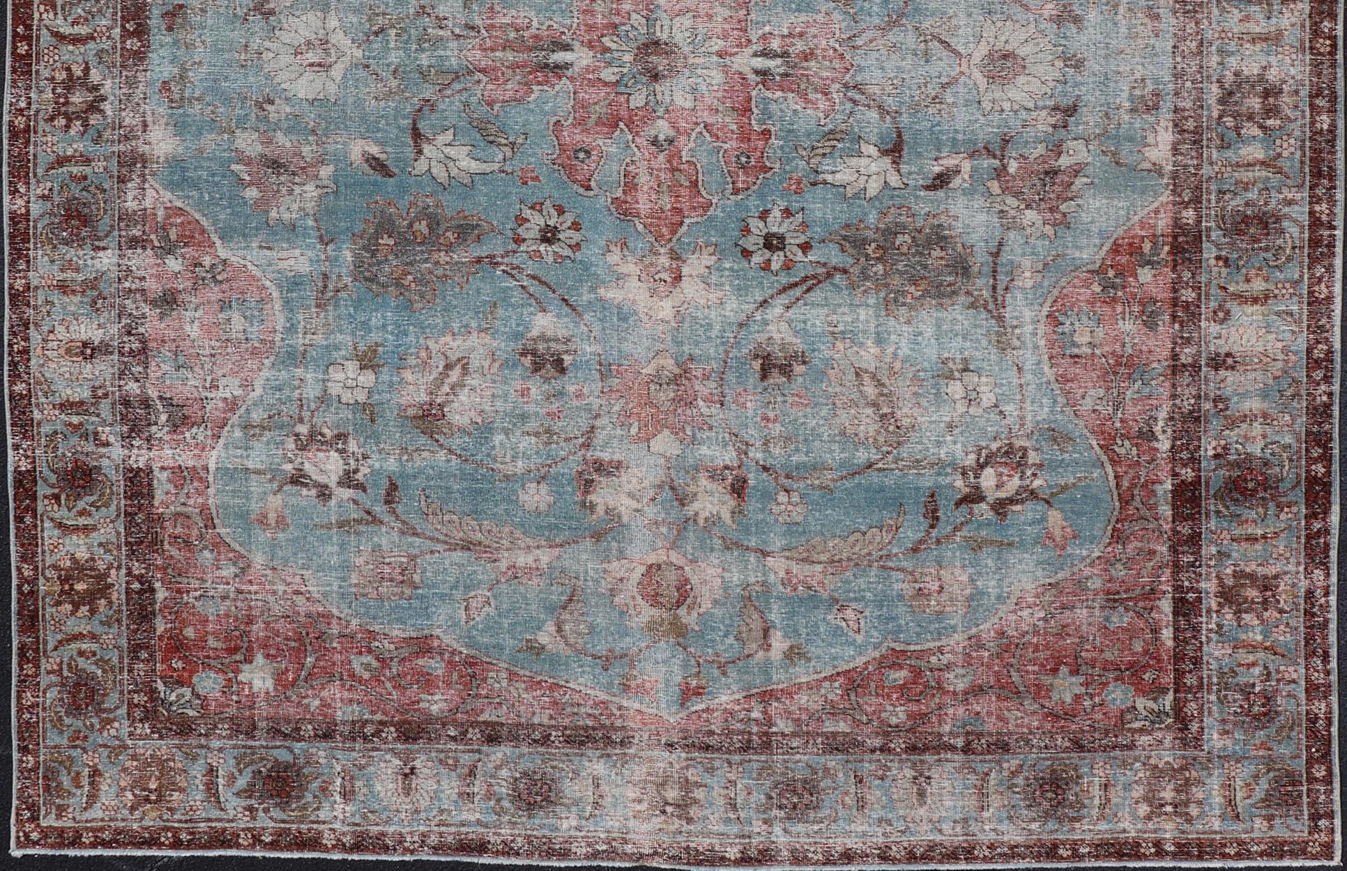 Hand-Knotted Antique Persian Tabriz Khoy Rug in Wool with Large Floral Design For Sale 9