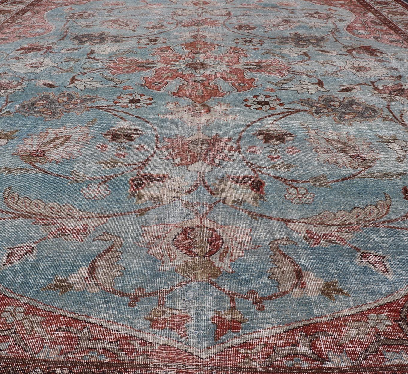 Hand-Knotted Antique Persian Tabriz Khoy Rug in Wool with Large Floral Design For Sale 11