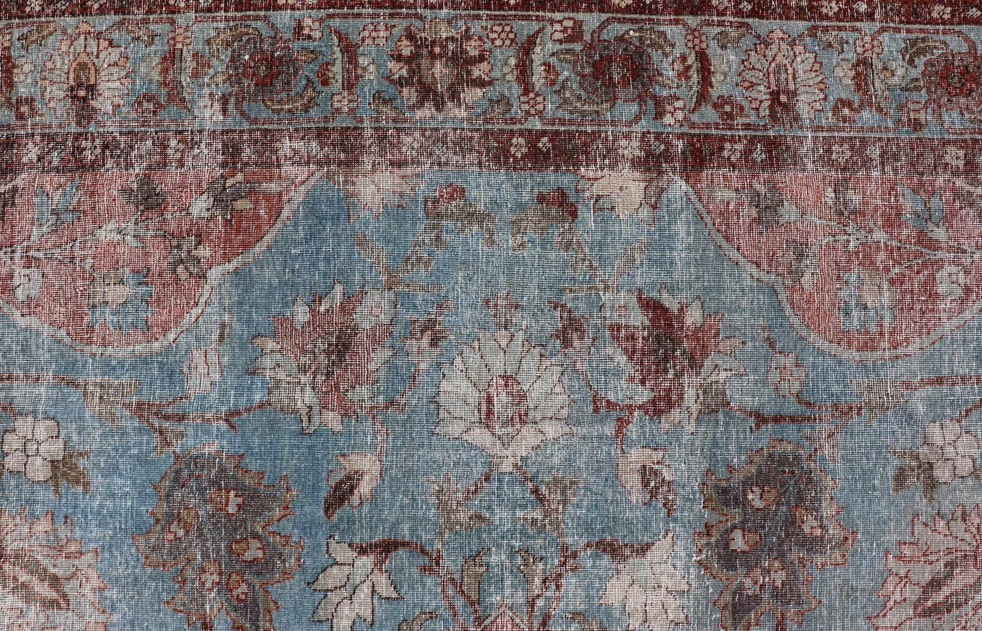 Hand-Knotted Antique Persian Tabriz Khoy Rug in Wool with Large Floral Design For Sale 1