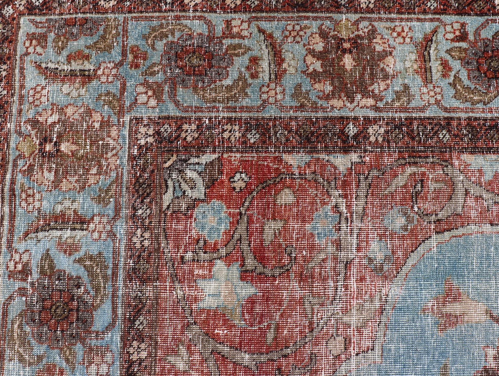 Hand-Knotted Antique Persian Tabriz Khoy Rug in Wool with Large Floral Design For Sale 2