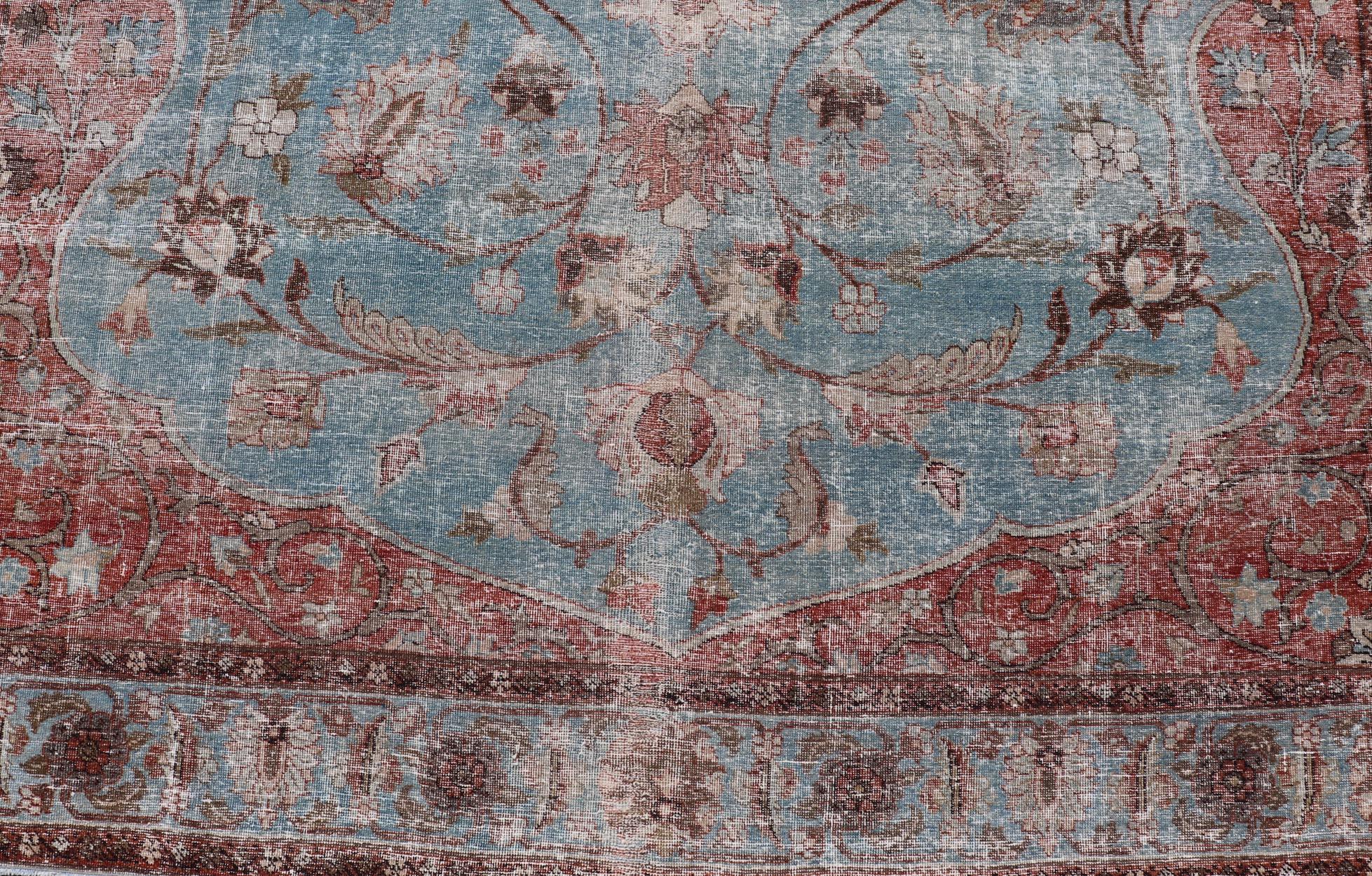 Hand-Knotted Antique Persian Tabriz Khoy Rug in Wool with Large Floral Design For Sale 3