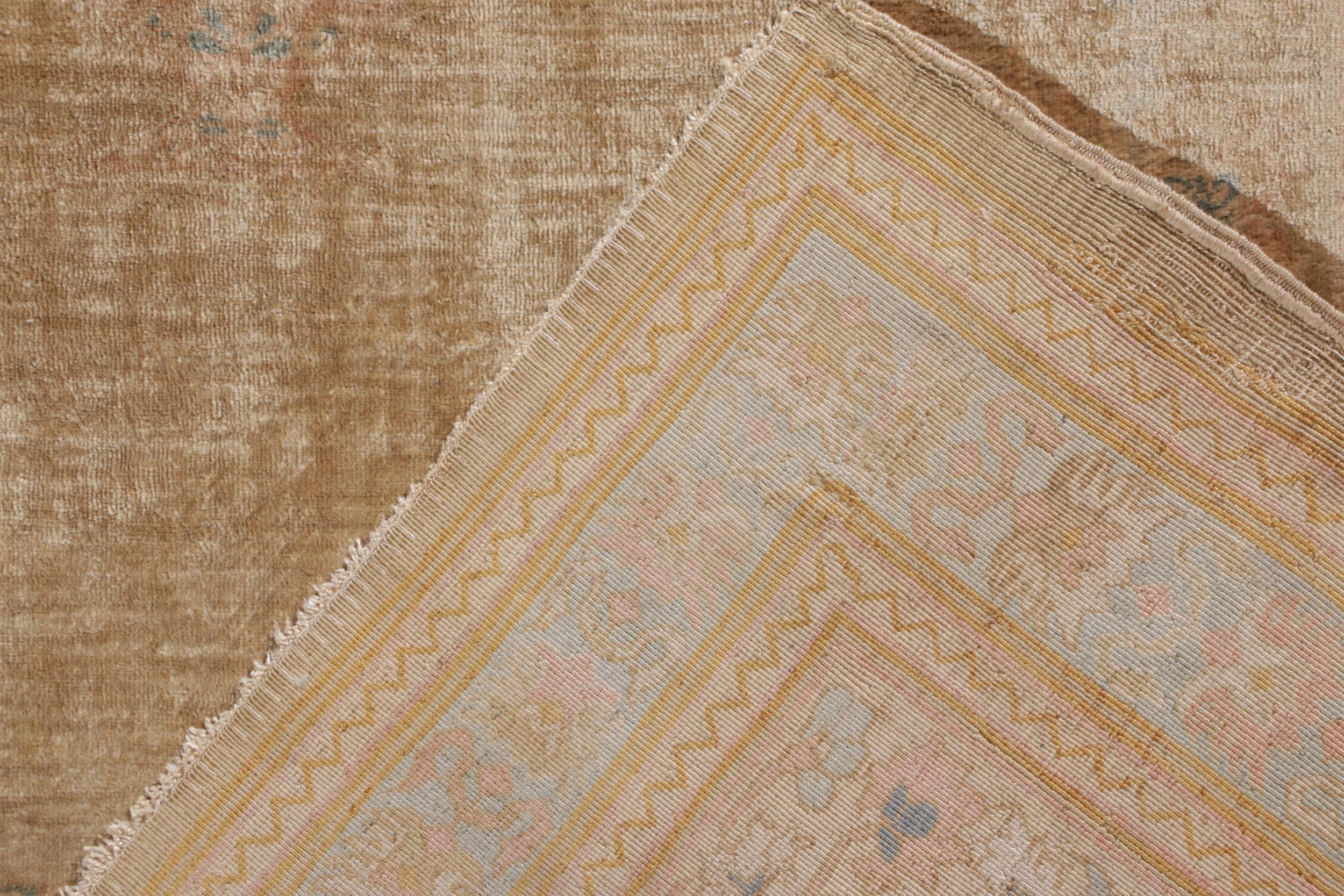 Fin du XIXe siècle Tapis persan ancien de Tabriz noué à la main, motif floral intégral, par Rug & Kilim en vente