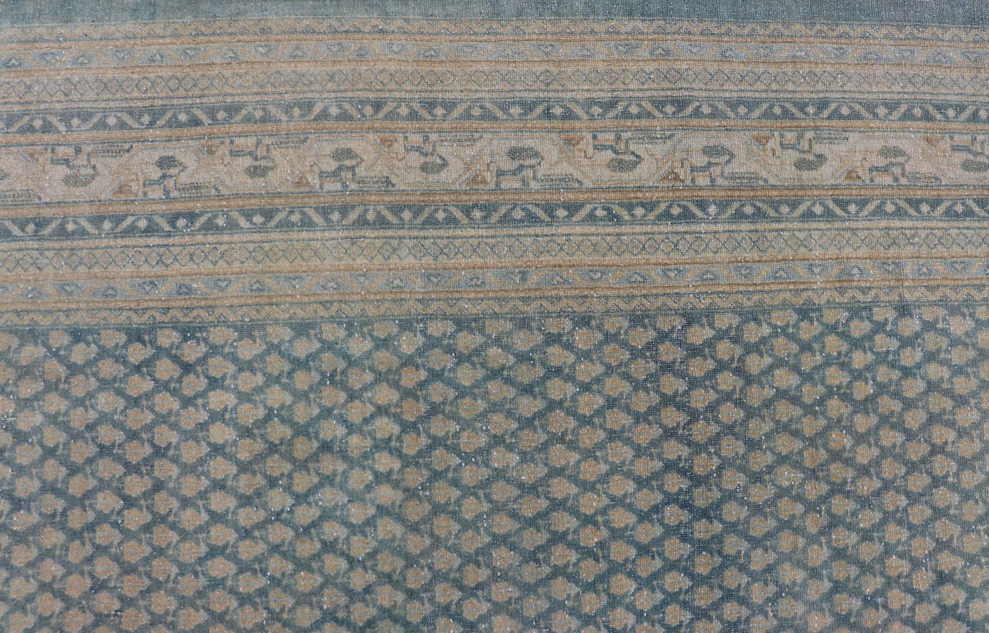 Handgeknüpfter antiker persischer Täbriz-Teppich aus Wolle mit minimalistischem Design in Blau  im Angebot 9